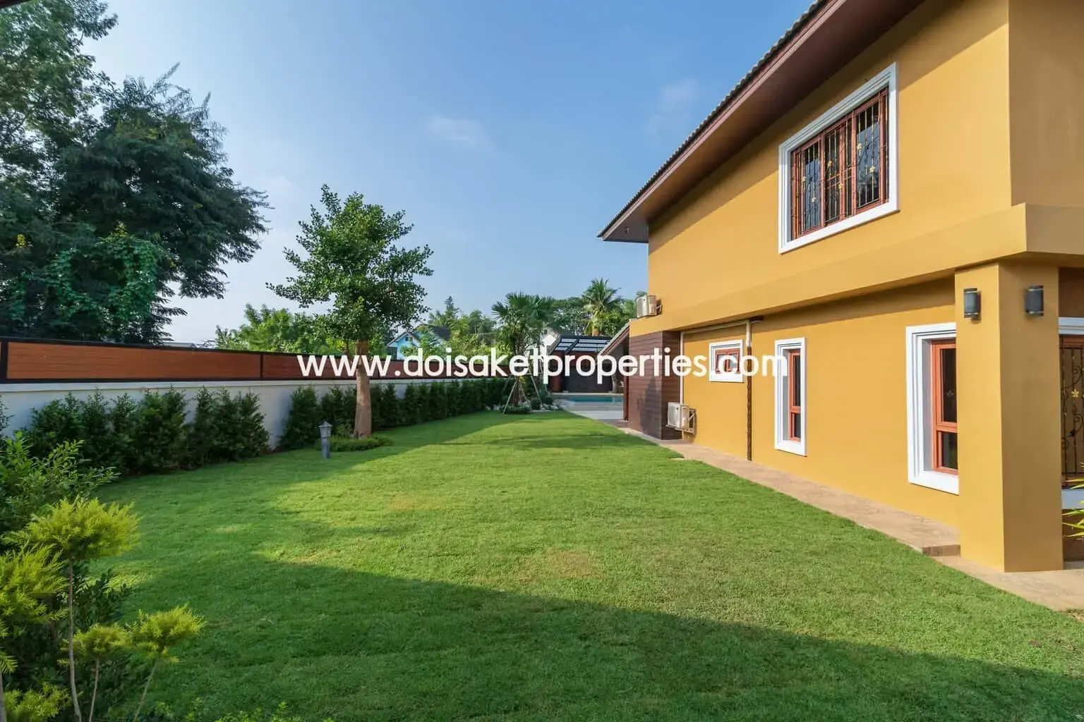 (HS210-04) Gorgeous 2 Storey Home with Swimming Pool for Sale in a Moo Baan in San Na Meng, San Sai