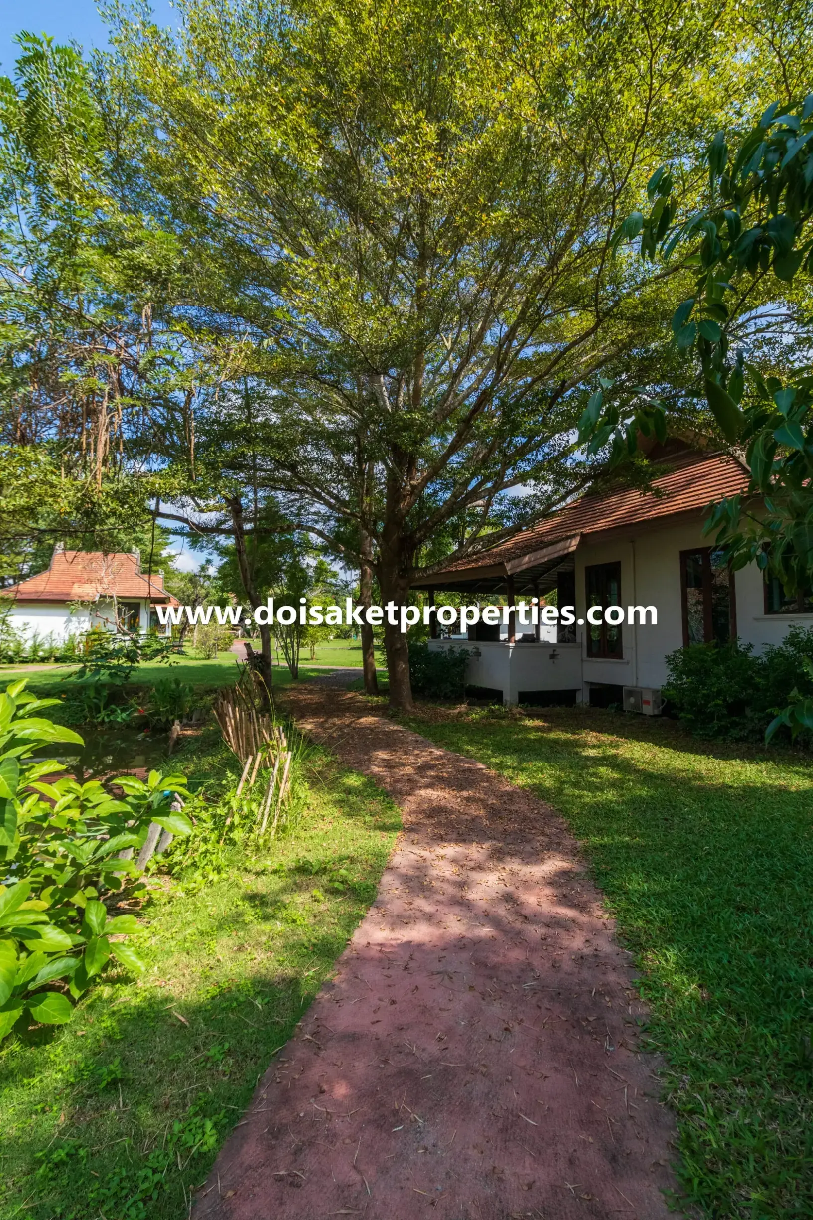 (RS004-13) Beautiful Lanna-Style Resort with Restaurant, Spa, and Coffee Shop for Sale in Doi Saket, Chiang Mai, Thailand