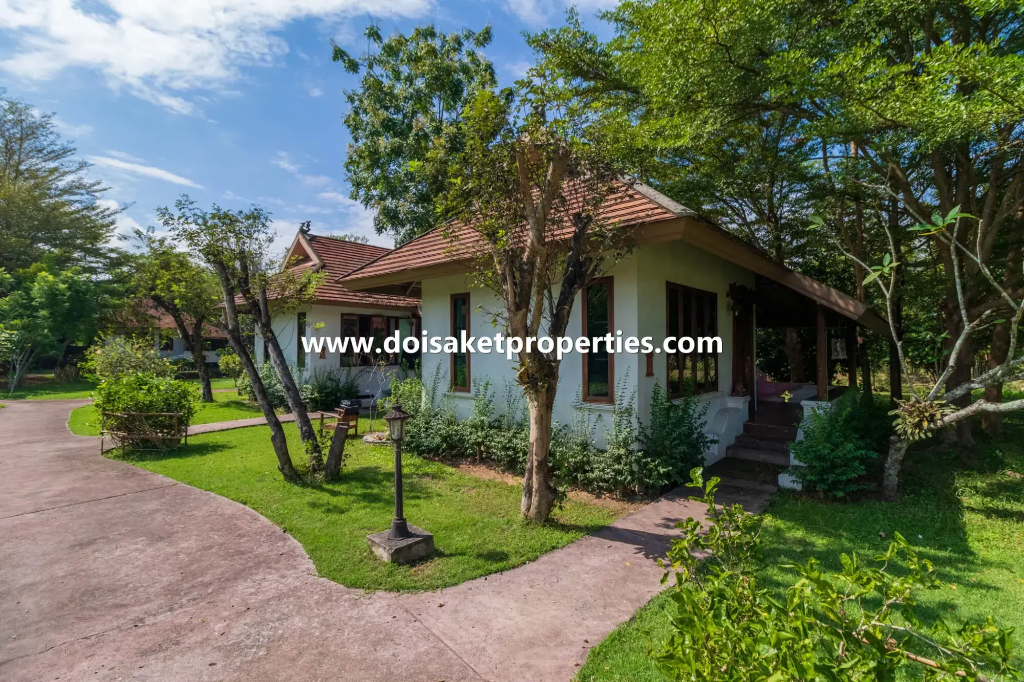 (RS004-13) Beautiful Lanna-Style Resort with Restaurant, Spa, and Coffee Shop for Sale in Doi Saket, Chiang Mai, Thailand