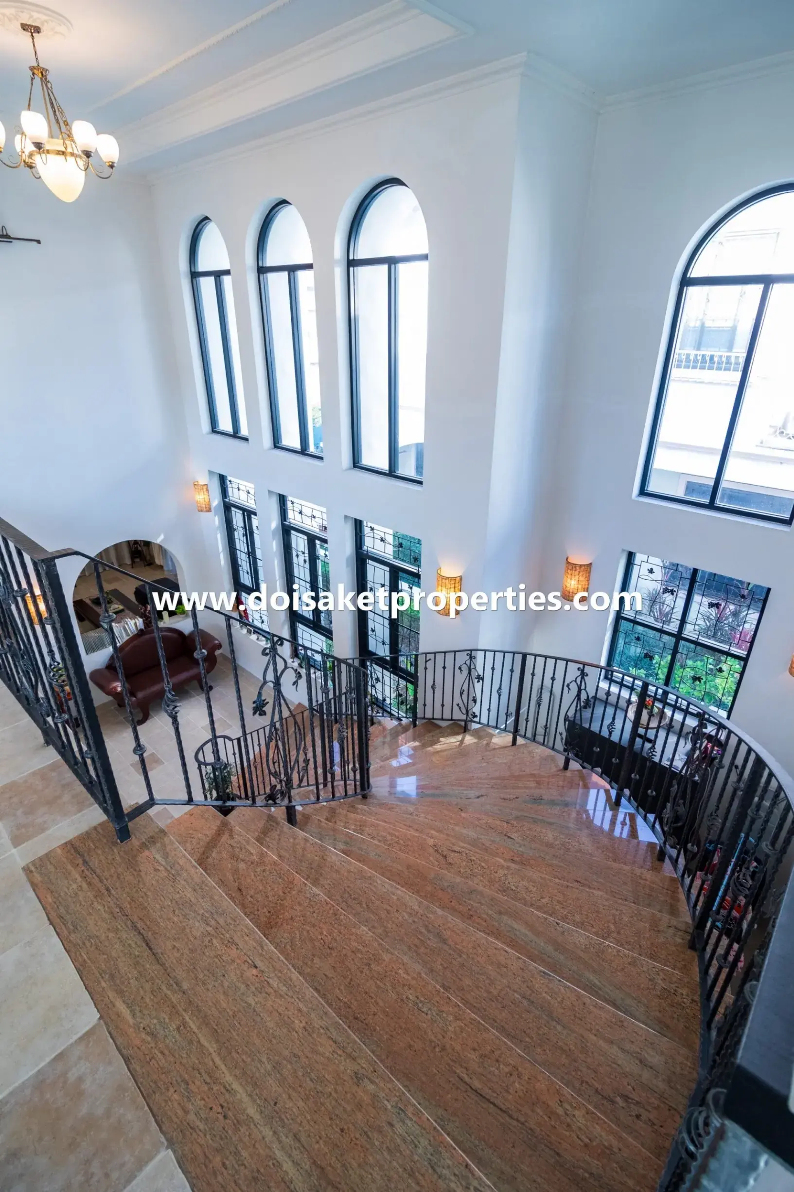 (HS343-04) Luxurious Large Spanish Villa Style Home for Sale in Palm Springs, Nong Hoi, Chiang Mai