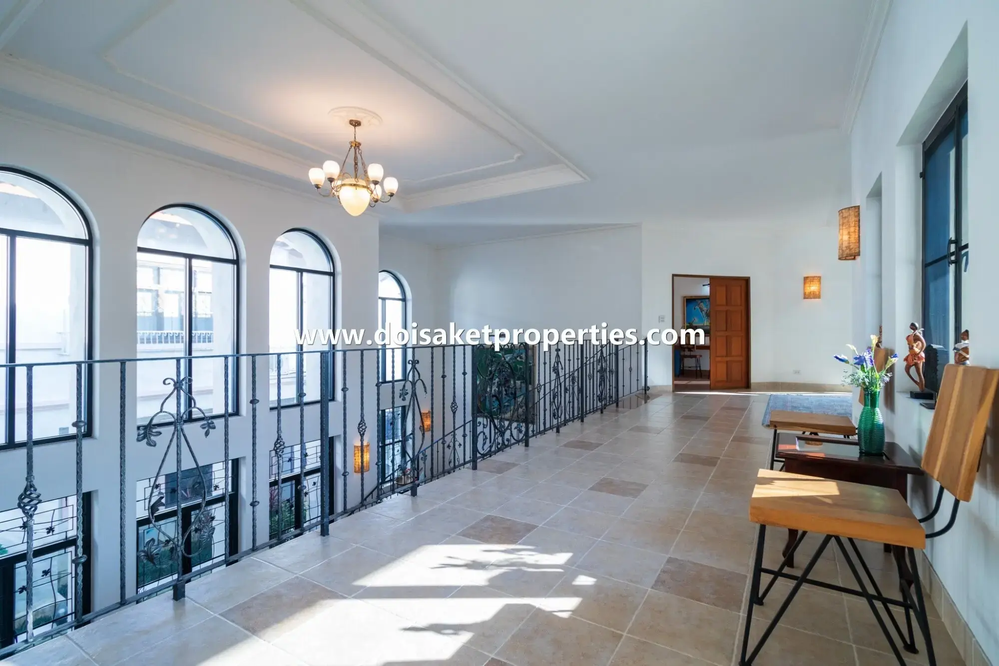 (HS343-04) Luxurious Large Spanish Villa Style Home for Sale in Palm Springs, Nong Hoi, Chiang Mai
