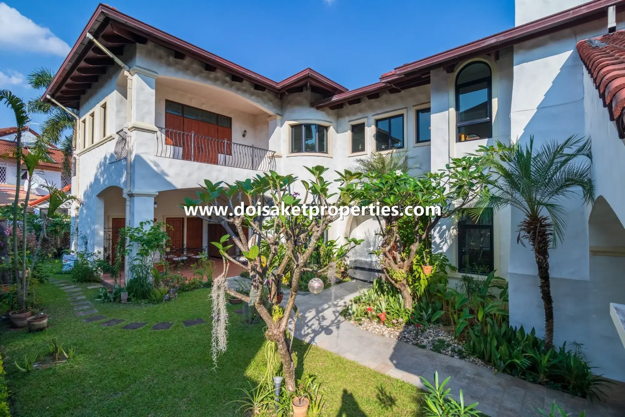(HS343-04) Luxurious Large Spanish Villa Style Home for Sale in Palm Springs, Nong Hoi, Chiang Mai