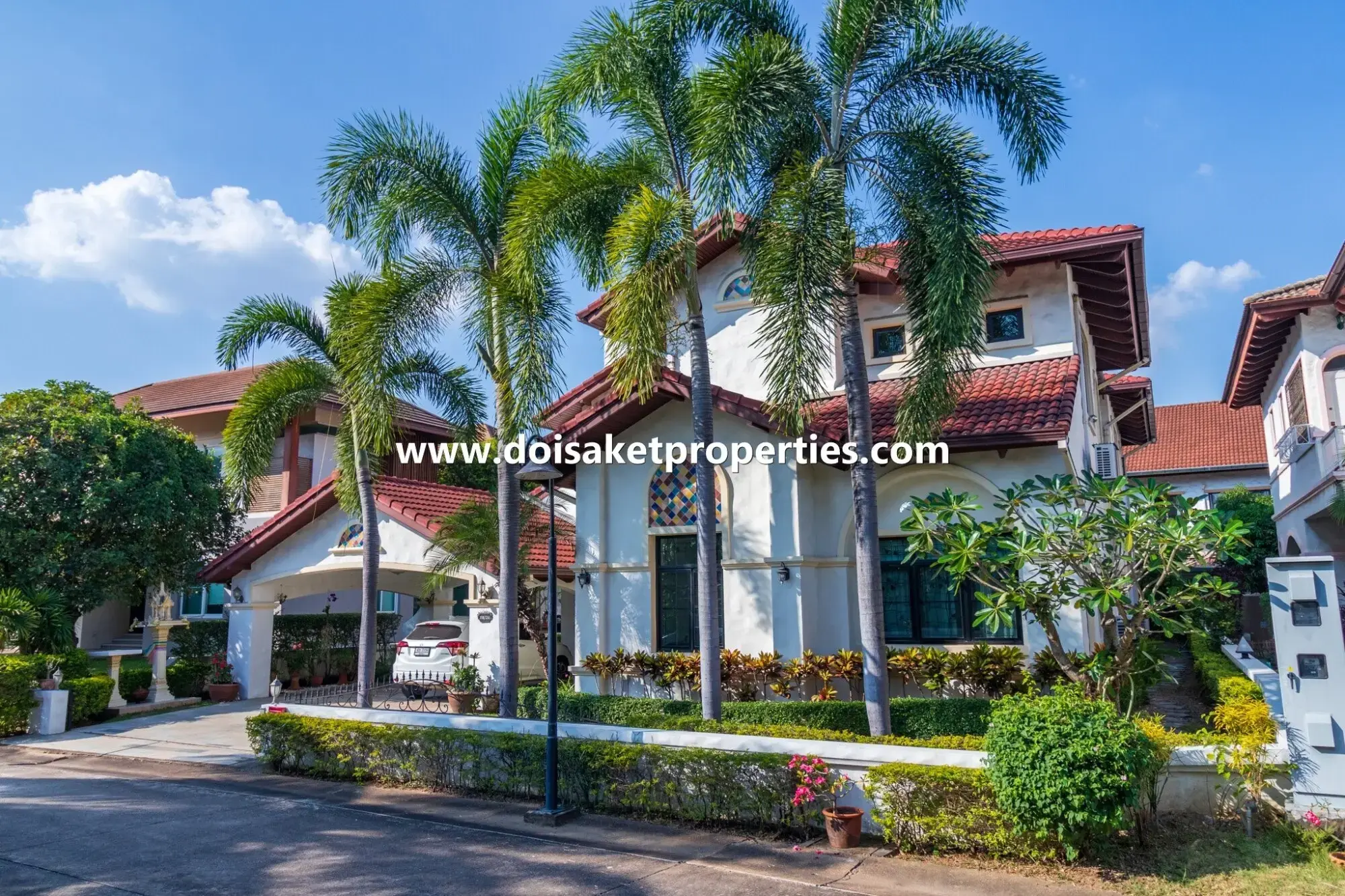 (HS343-04) Luxurious Large Spanish Villa Style Home for Sale in Palm Springs, Nong Hoi, Chiang Mai