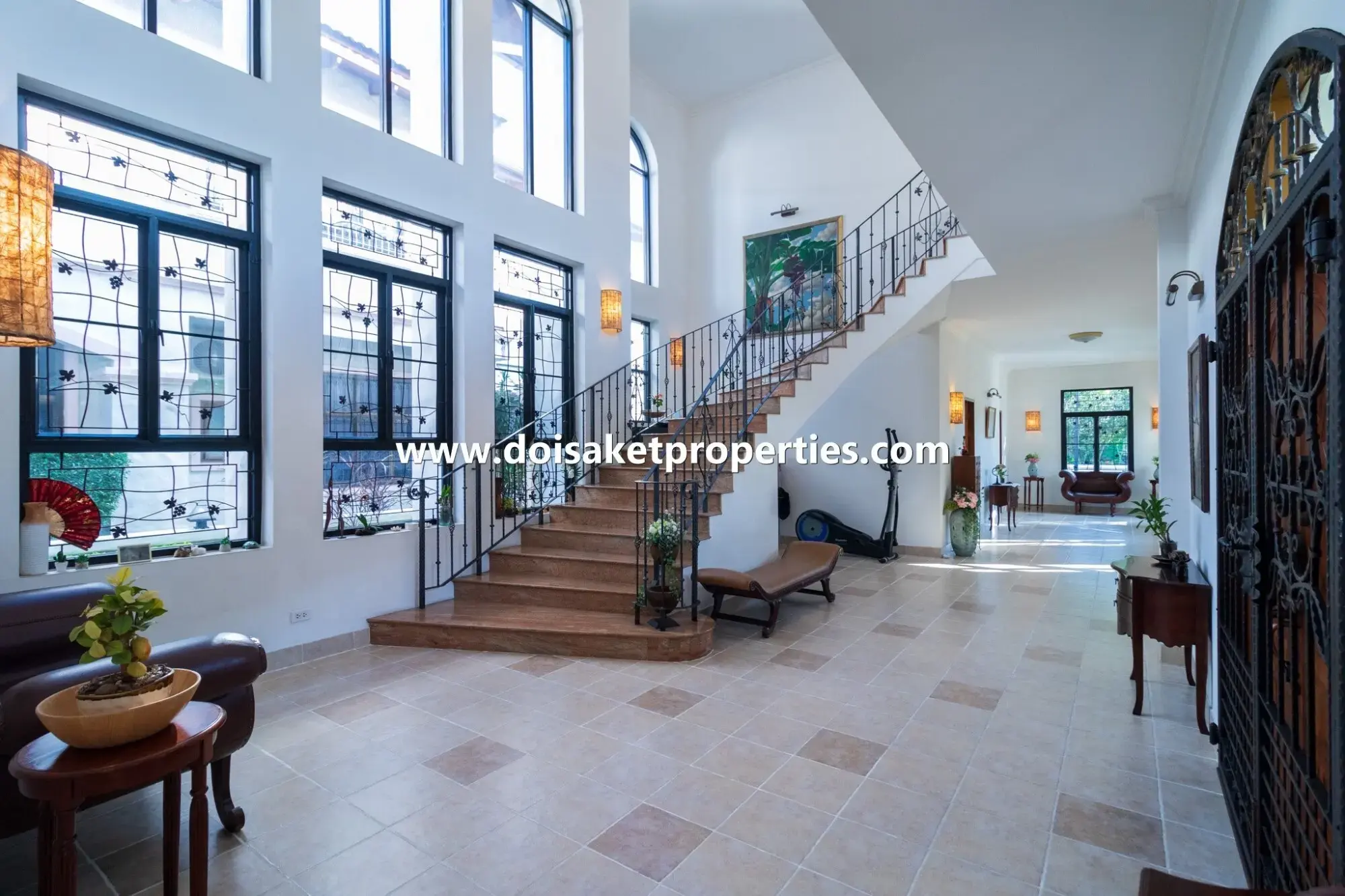 (HS343-04) Luxurious Large Spanish Villa Style Home for Sale in Palm Springs, Nong Hoi, Chiang Mai