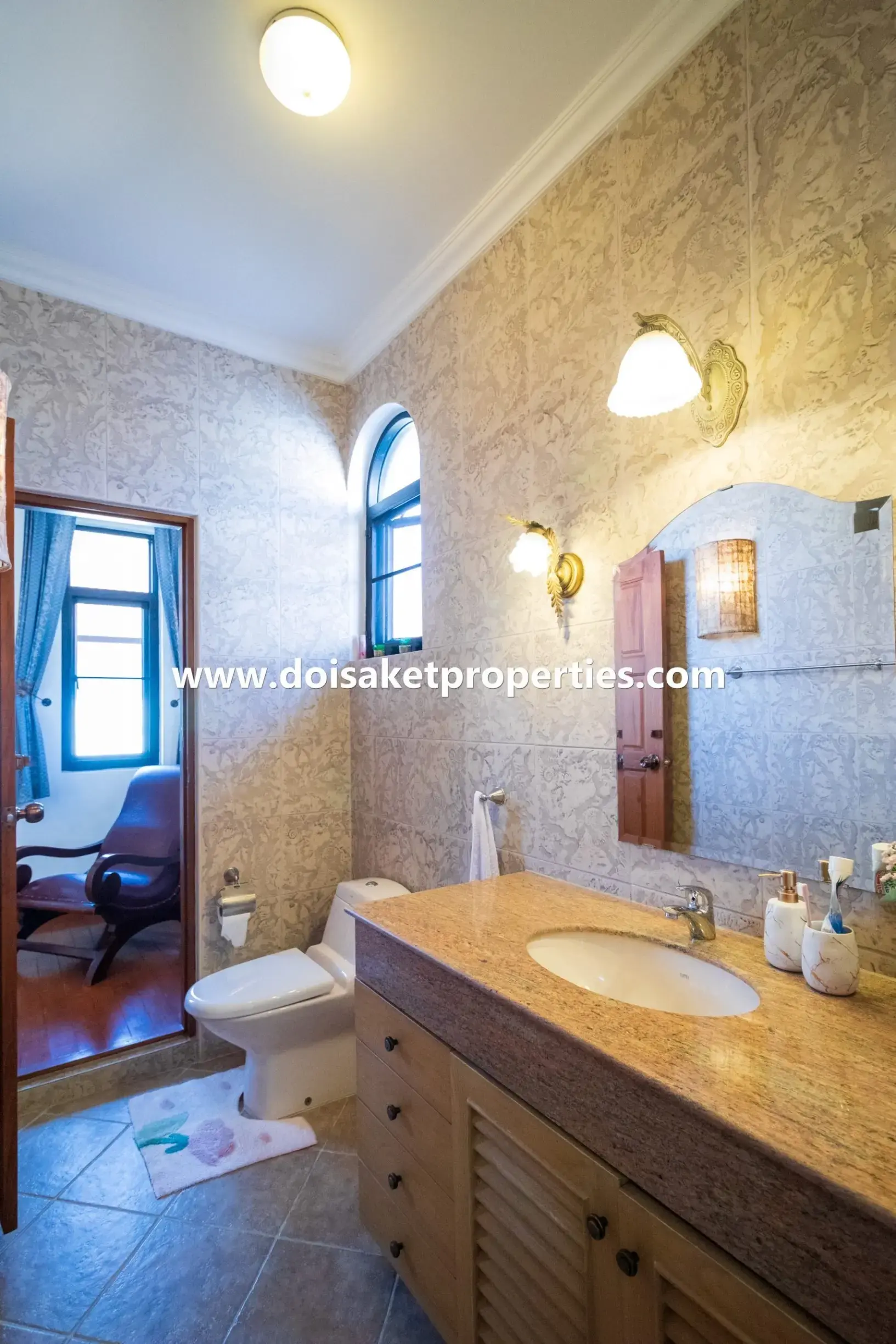 (HS343-04) Luxurious Large Spanish Villa Style Home for Sale in Palm Springs, Nong Hoi, Chiang Mai