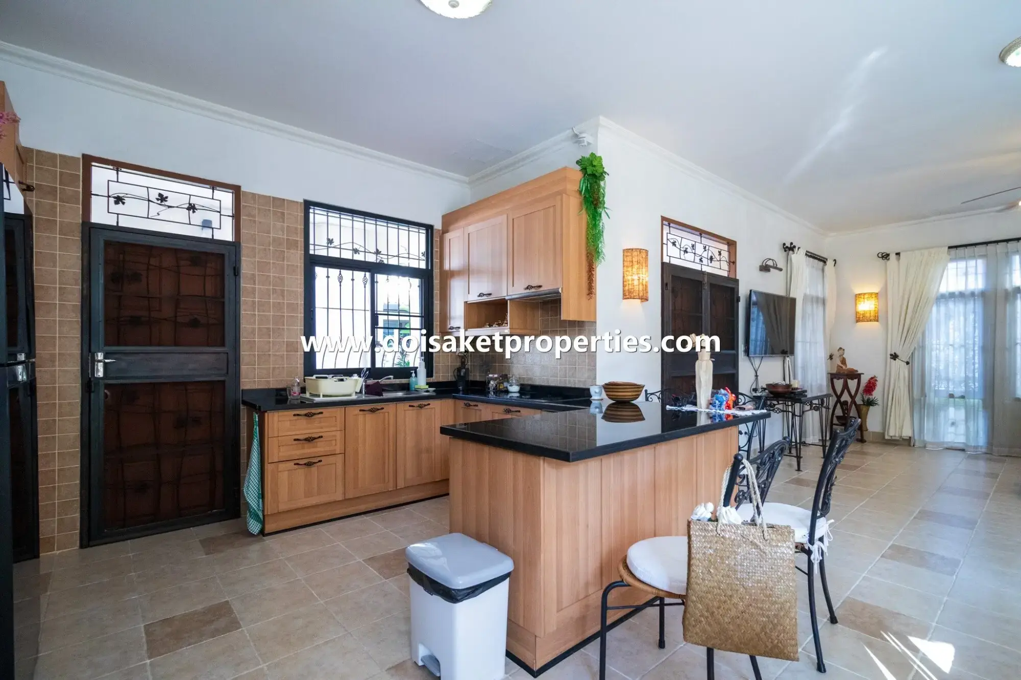 (HS343-04) Luxurious Large Spanish Villa Style Home for Sale in Palm Springs, Nong Hoi, Chiang Mai