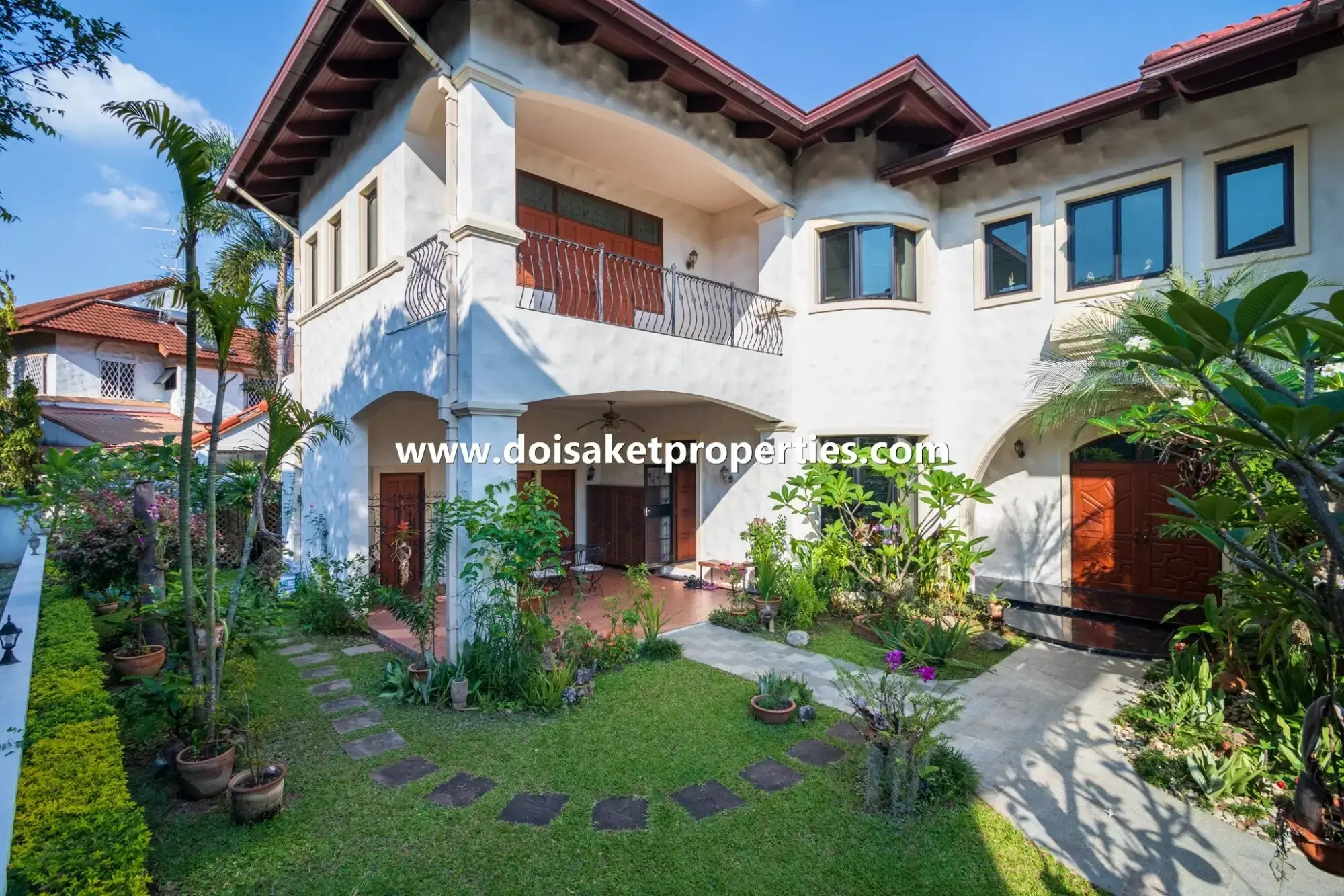 (HS343-04) Luxurious Large Spanish Villa Style Home for Sale in Palm Springs, Nong Hoi, Chiang Mai
