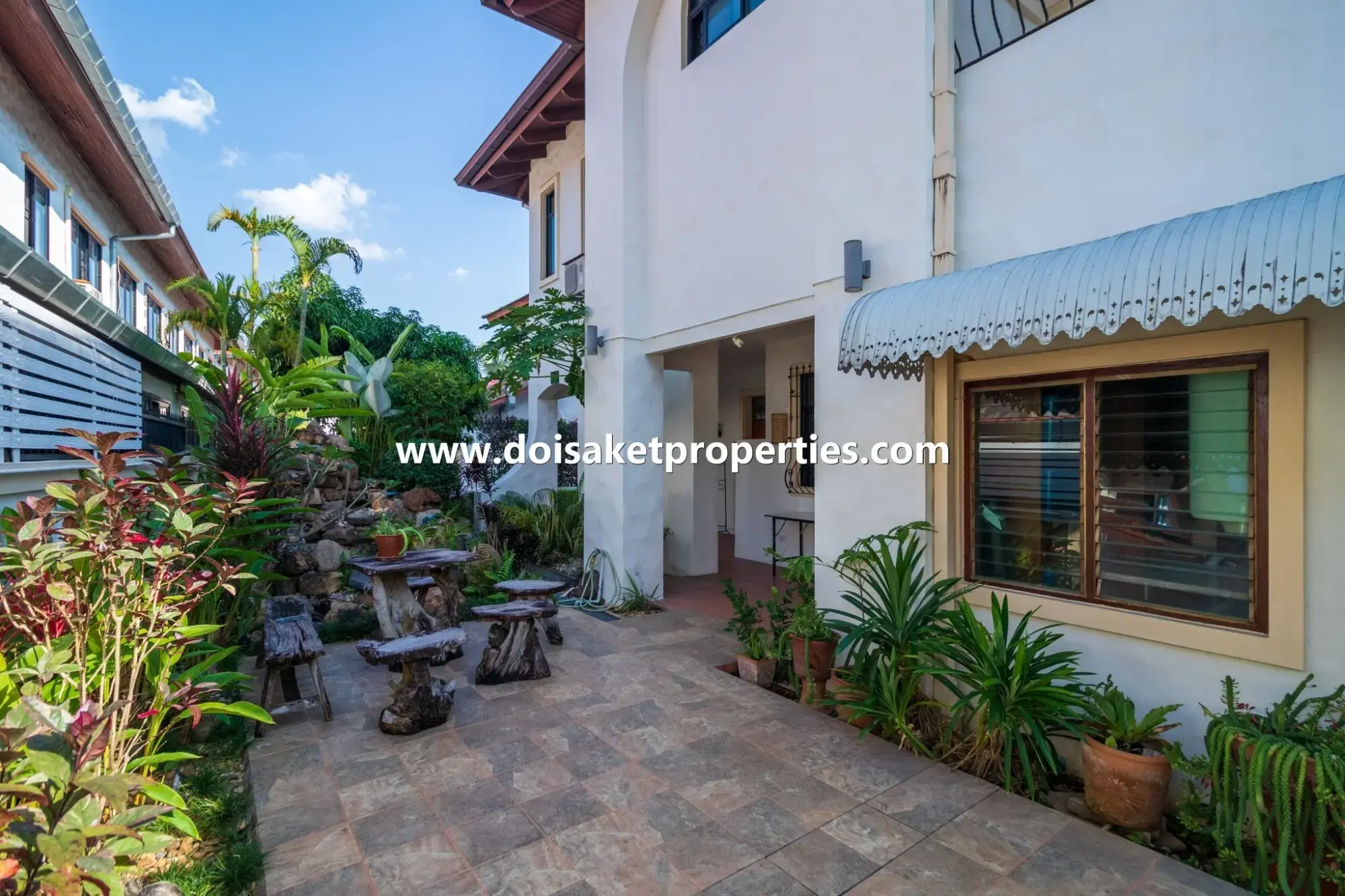 (HS343-04) Luxurious Large Spanish Villa Style Home for Sale in Palm Springs, Nong Hoi, Chiang Mai