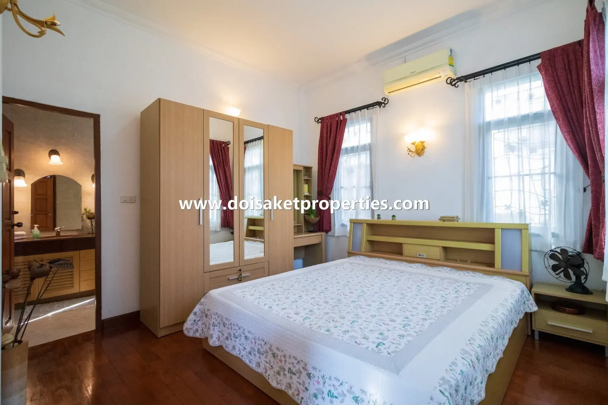 (HS343-04) Luxurious Large Spanish Villa Style Home for Sale in Palm Springs, Nong Hoi, Chiang Mai