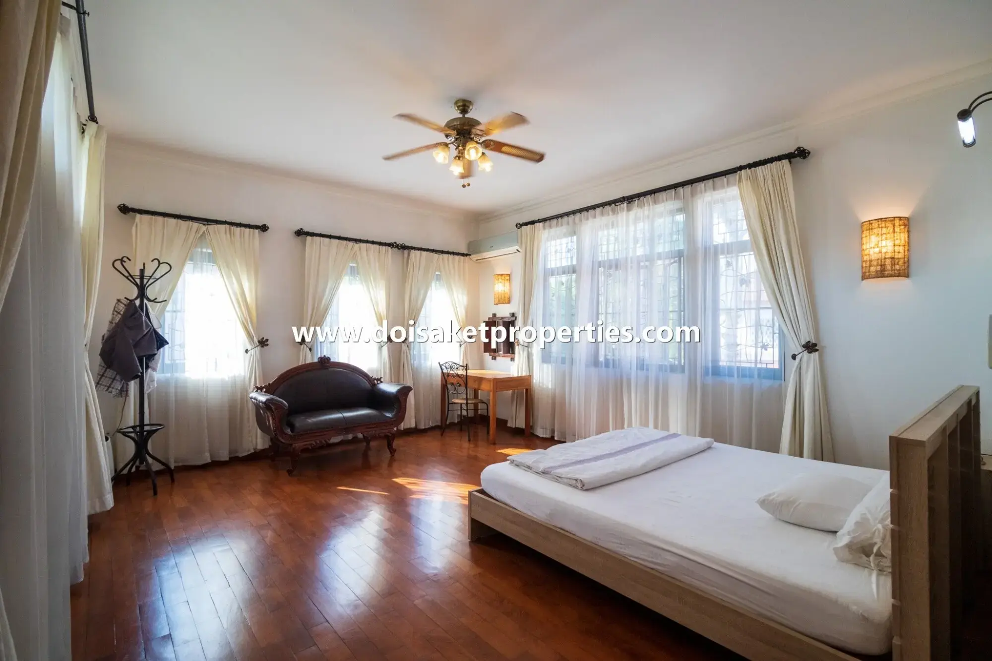 (HS343-04) Luxurious Large Spanish Villa Style Home for Sale in Palm Springs, Nong Hoi, Chiang Mai