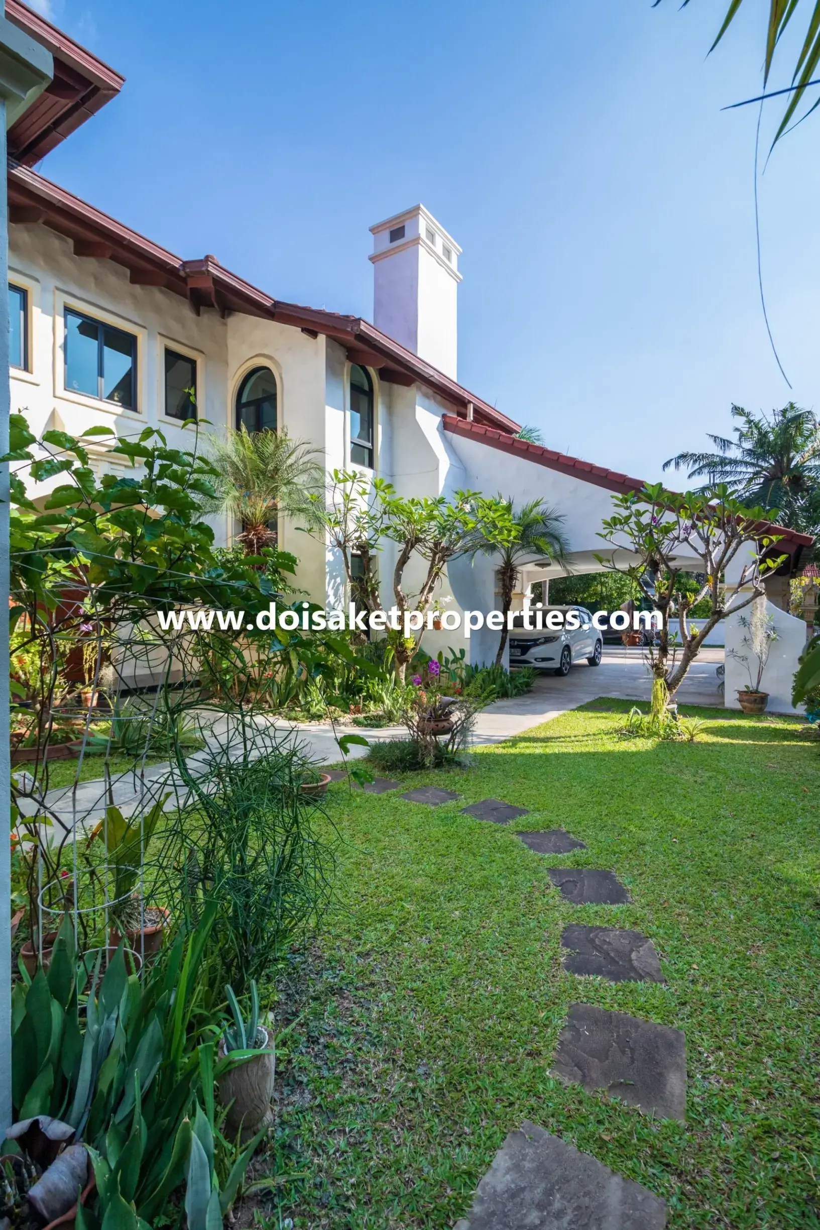 (HS343-04) Luxurious Large Spanish Villa Style Home for Sale in Palm Springs, Nong Hoi, Chiang Mai