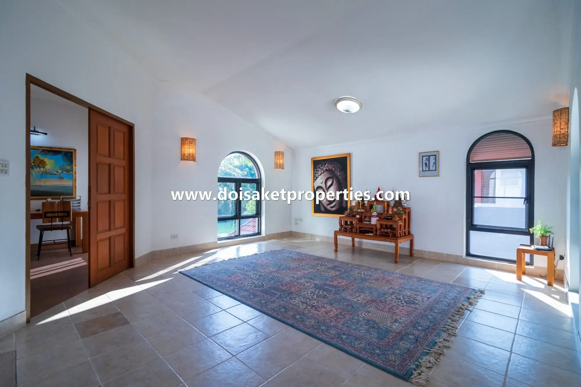 (HS343-04) Luxurious Large Spanish Villa Style Home for Sale in Palm Springs, Nong Hoi, Chiang Mai