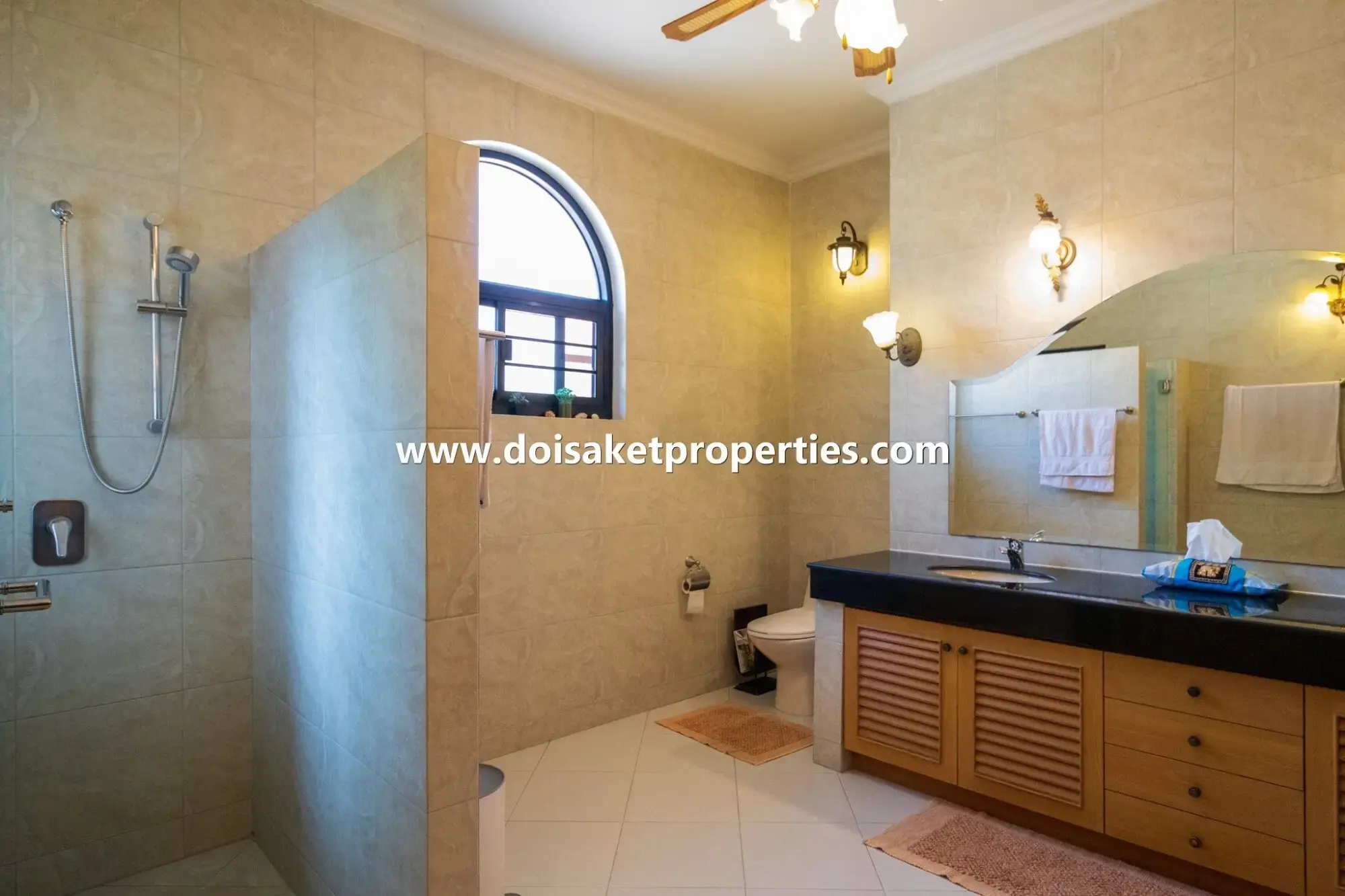 (HS343-04) Luxurious Large Spanish Villa Style Home for Sale in Palm Springs, Nong Hoi, Chiang Mai