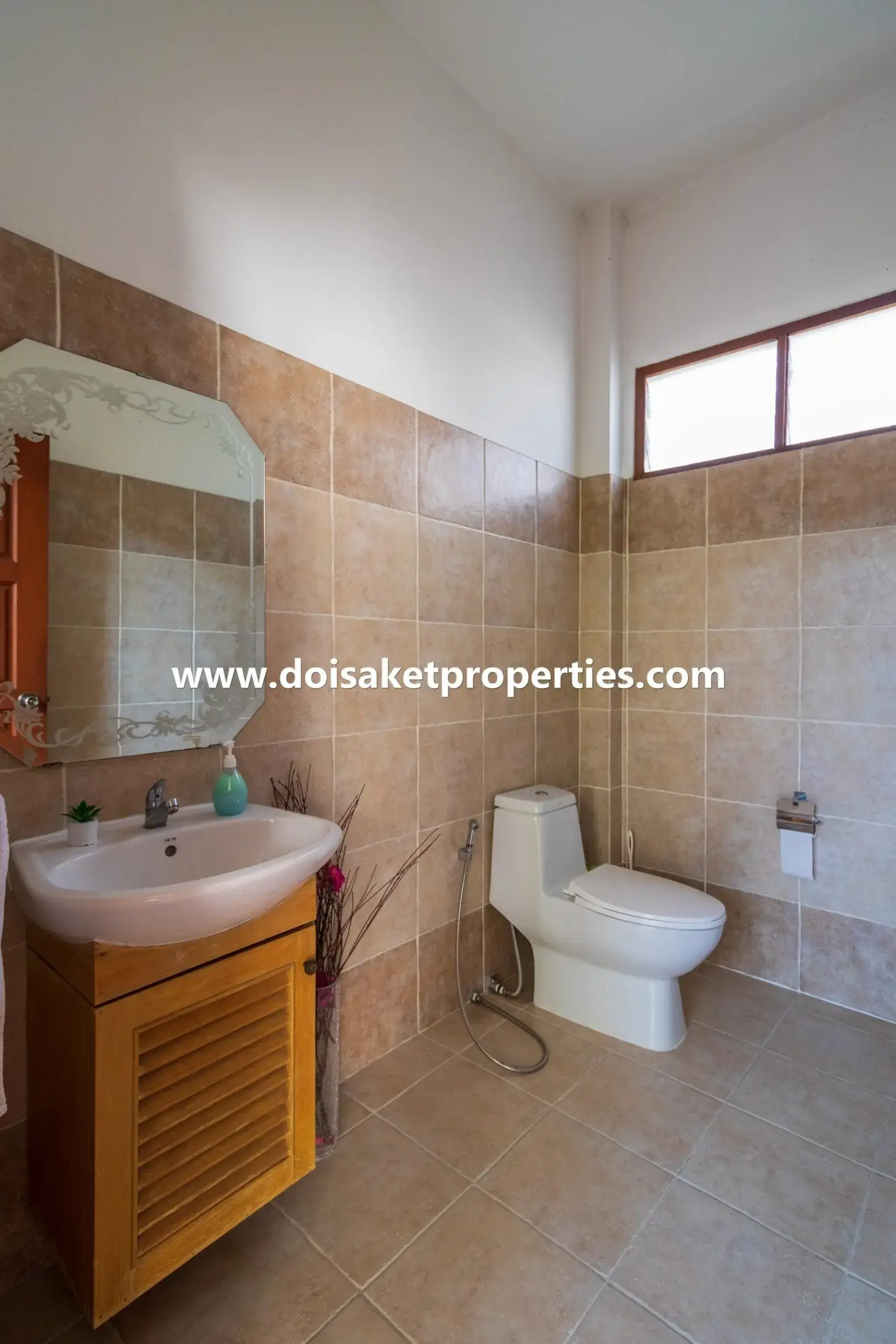 (HS343-04) Luxurious Large Spanish Villa Style Home for Sale in Palm Springs, Nong Hoi, Chiang Mai