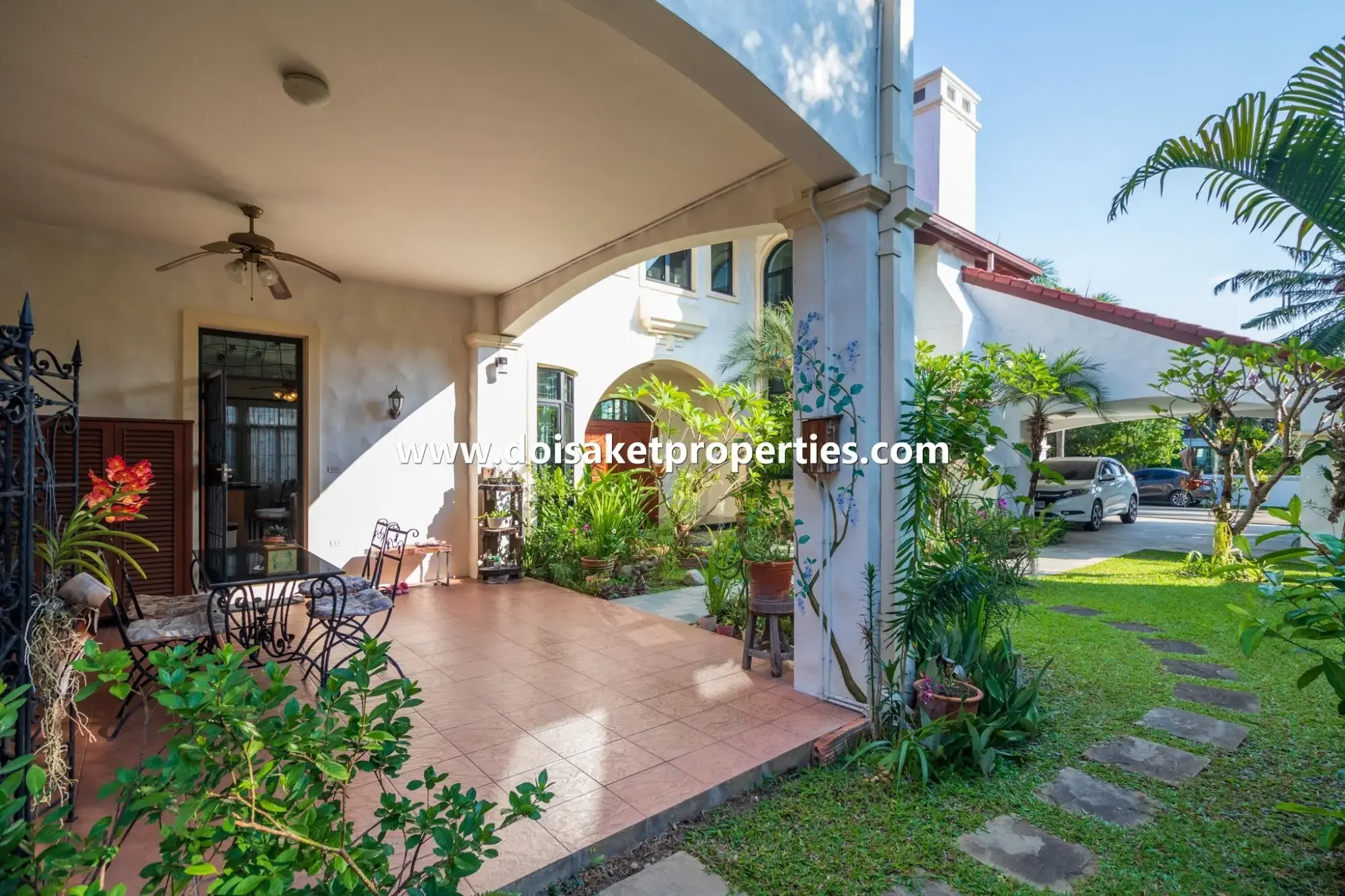 (HS343-04) Luxurious Large Spanish Villa Style Home for Sale in Palm Springs, Nong Hoi, Chiang Mai