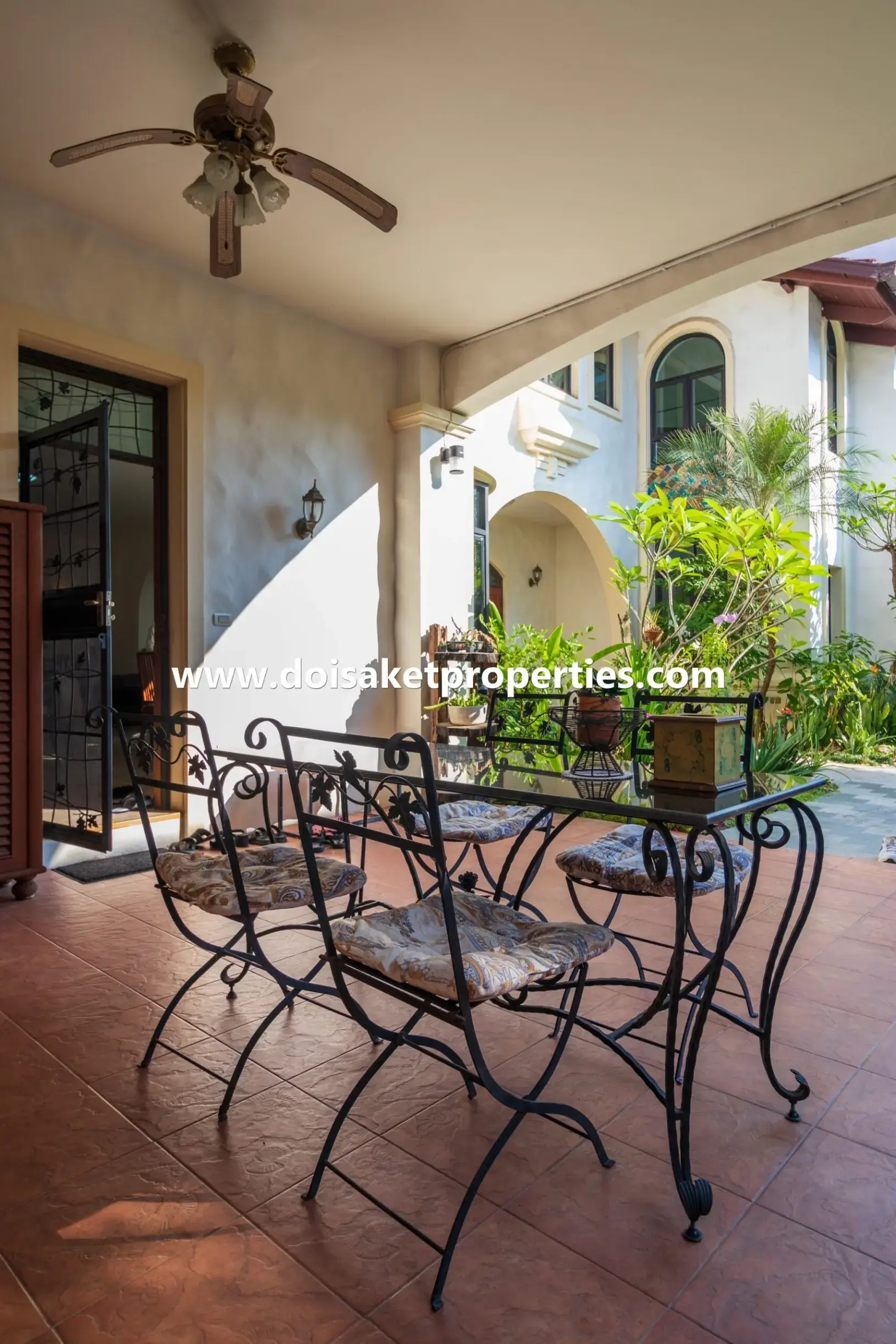 (HS343-04) Luxurious Large Spanish Villa Style Home for Sale in Palm Springs, Nong Hoi, Chiang Mai
