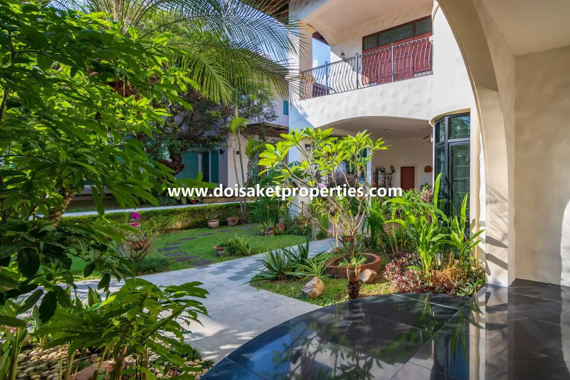 (HS343-04) Luxurious Large Spanish Villa Style Home for Sale in Palm Springs, Nong Hoi, Chiang Mai
