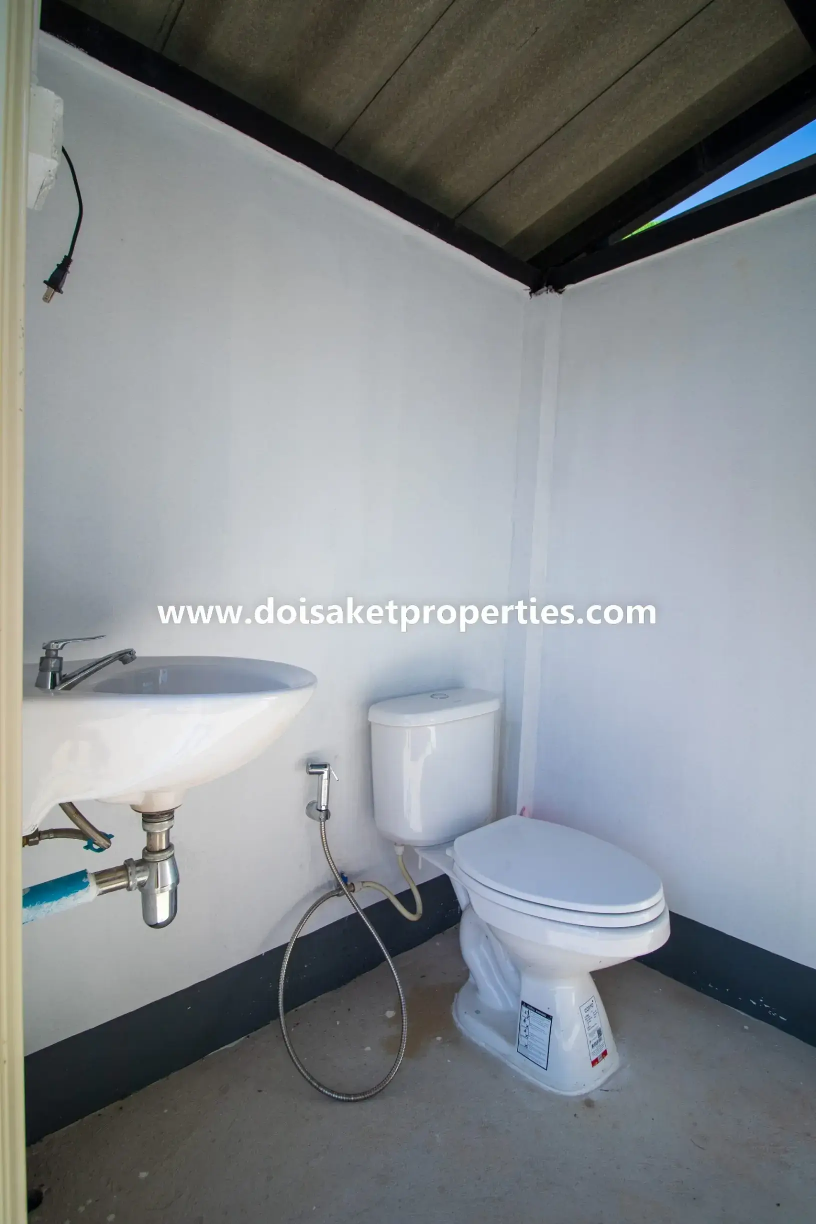 (HS320-02) Newer 2-Bedroom House for Sale in a Quiet and Rural Location near Mae Kuang Dam in Luang Nuea, Doi Saket