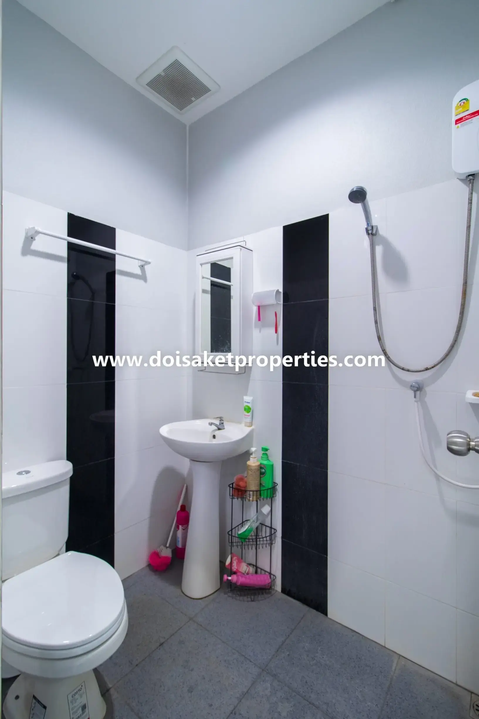 (HS320-02) Newer 2-Bedroom House for Sale in a Quiet and Rural Location near Mae Kuang Dam in Luang Nuea, Doi Saket