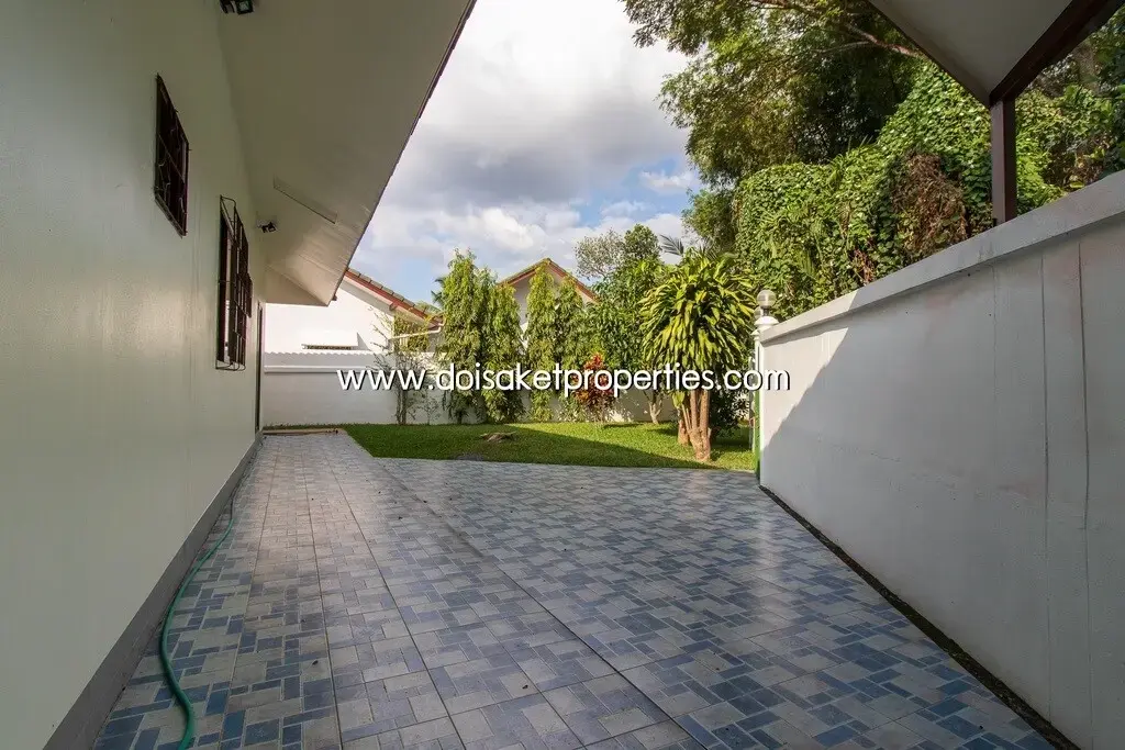 (HS357-03) 3-Bedroom House for sale in Talat Kwan, Doi Saket.