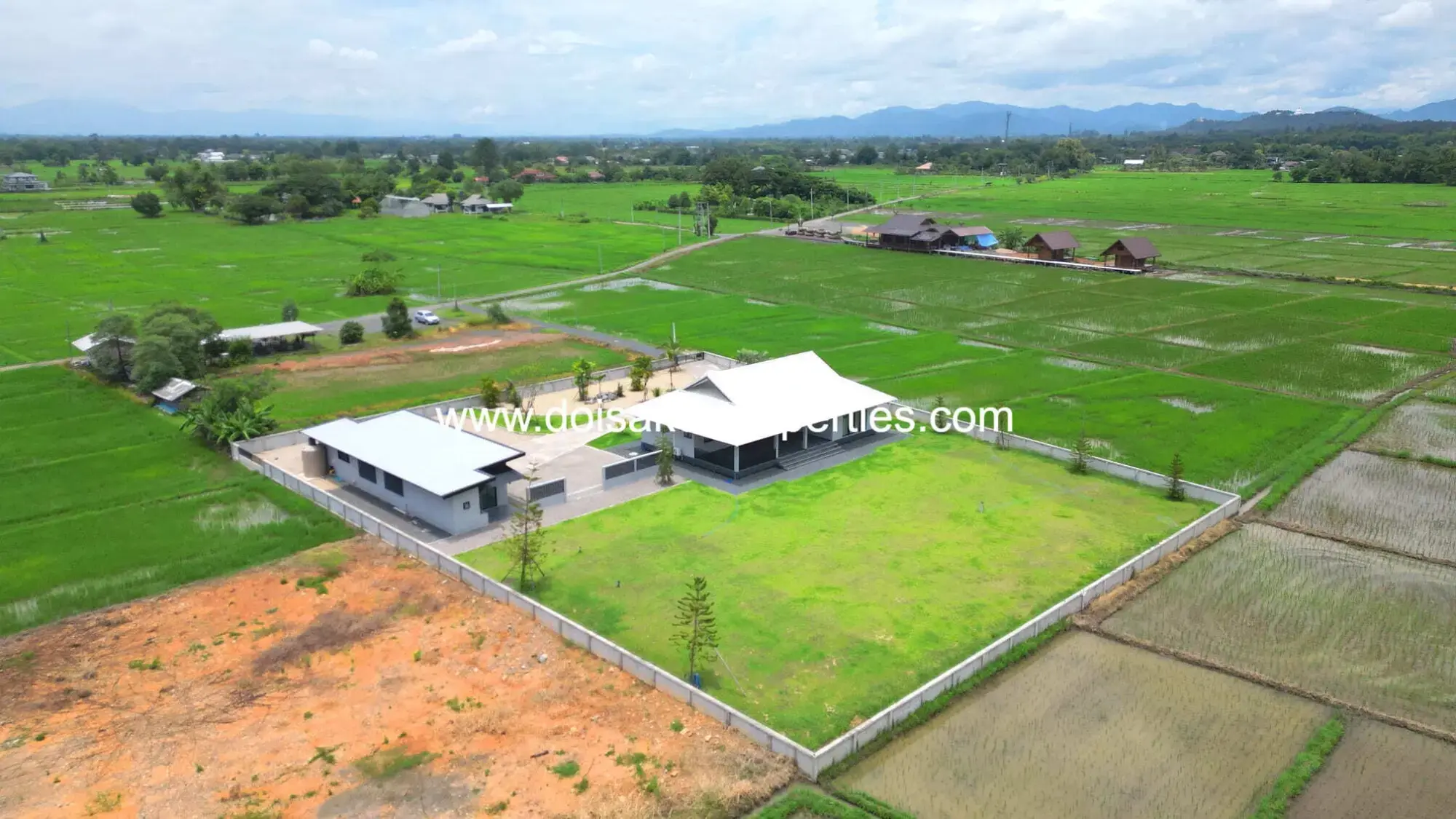 (HS363-04) Beautiful 4-Bedroom Modern Home with Great Mountain Views for Sale in Pa Pong, Doi Saket