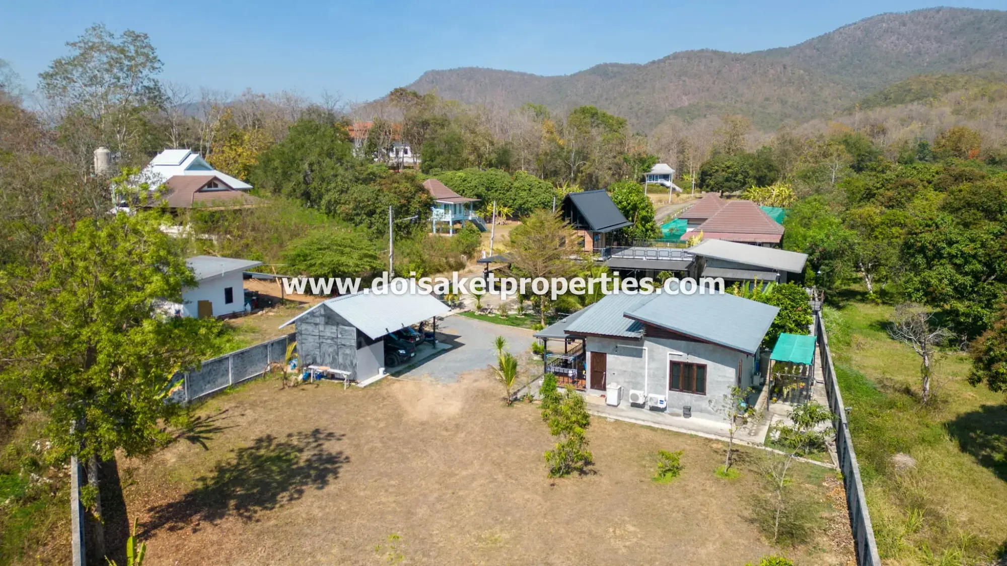 (HS365-06) Beautifully-Designed 4-Bedroom Modern Home with 2-Bedroom Guest House for Sale in Luang Nuea, Doi Saket