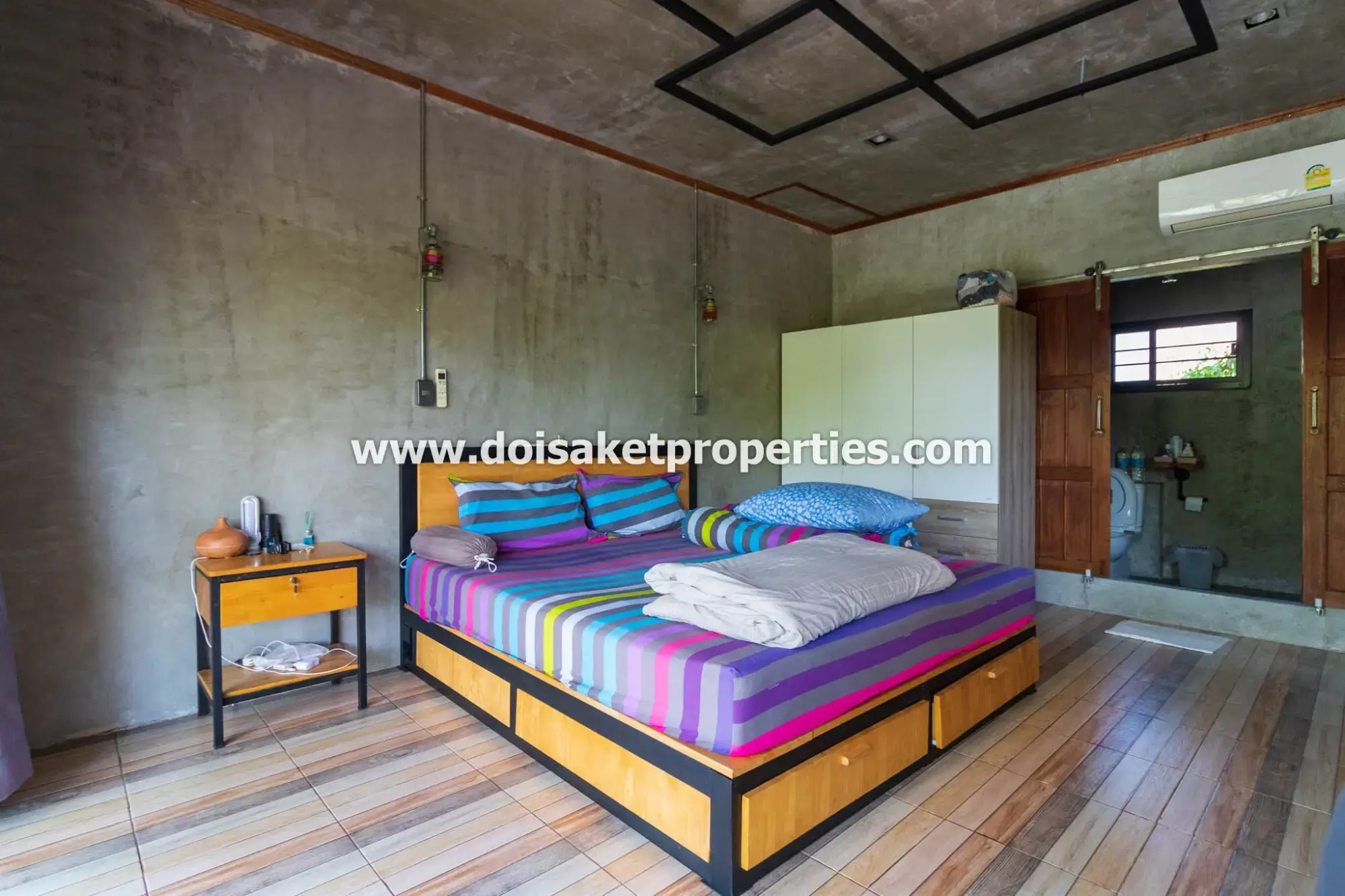 (HS365-06) Beautifully-Designed 4-Bedroom Modern Home with 2-Bedroom Guest House for Sale in Luang Nuea, Doi Saket