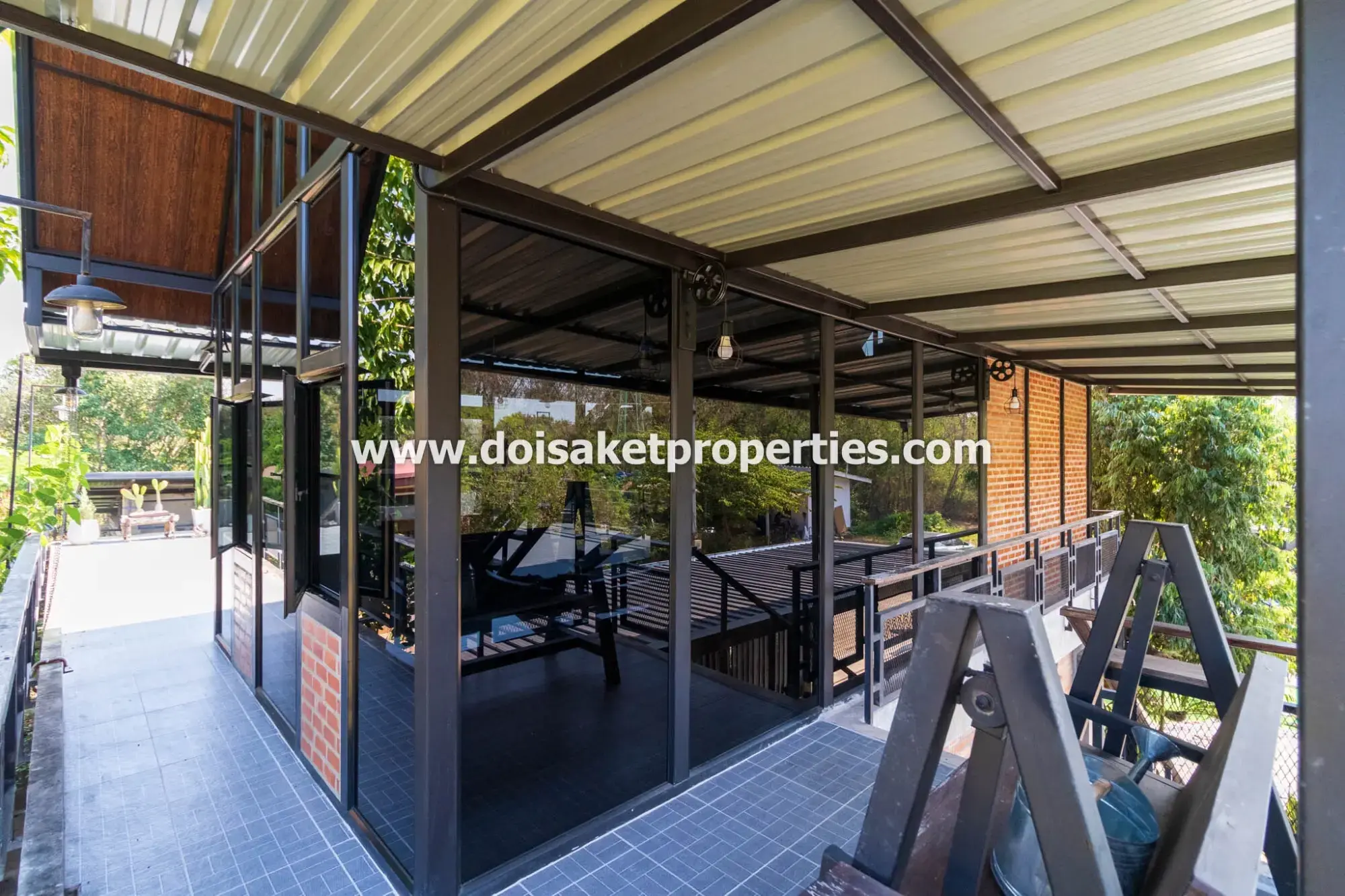 (HS365-06) Beautifully-Designed 4-Bedroom Modern Home with 2-Bedroom Guest House for Sale in Luang Nuea, Doi Saket