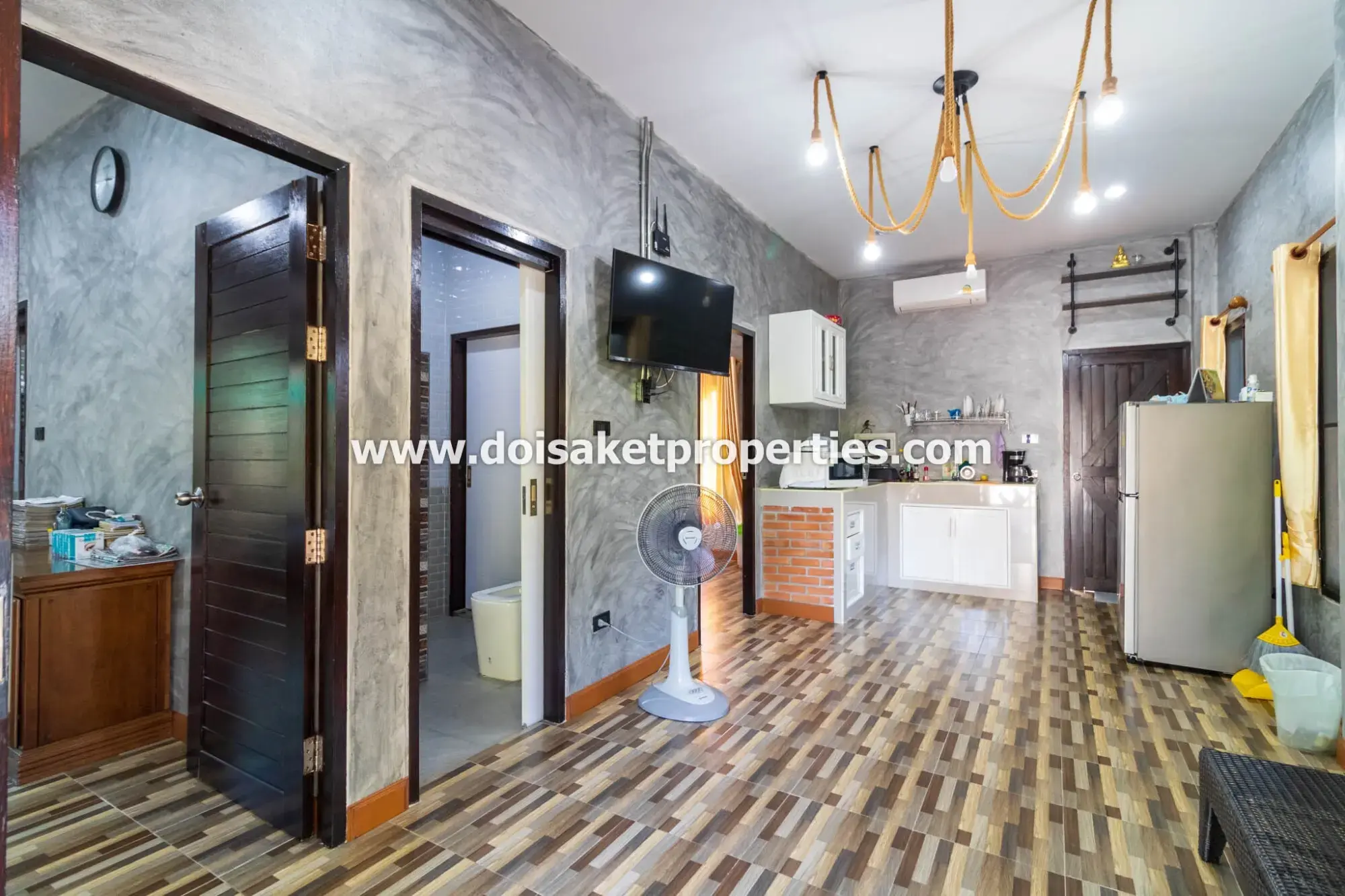 (HS365-06) Beautifully-Designed 4-Bedroom Modern Home with 2-Bedroom Guest House for Sale in Luang Nuea, Doi Saket
