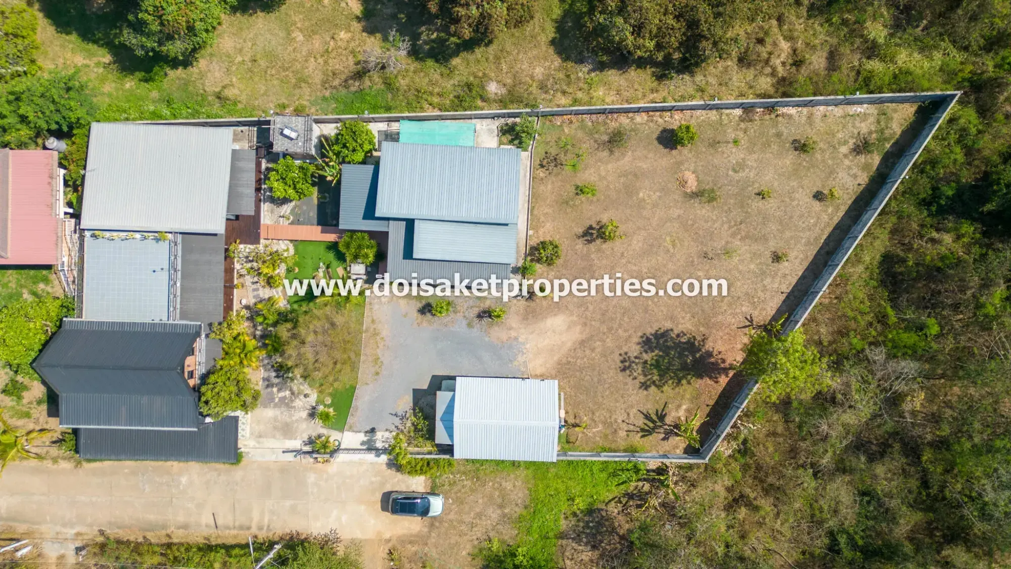 (HS365-06) Beautifully-Designed 4-Bedroom Modern Home with 2-Bedroom Guest House for Sale in Luang Nuea, Doi Saket