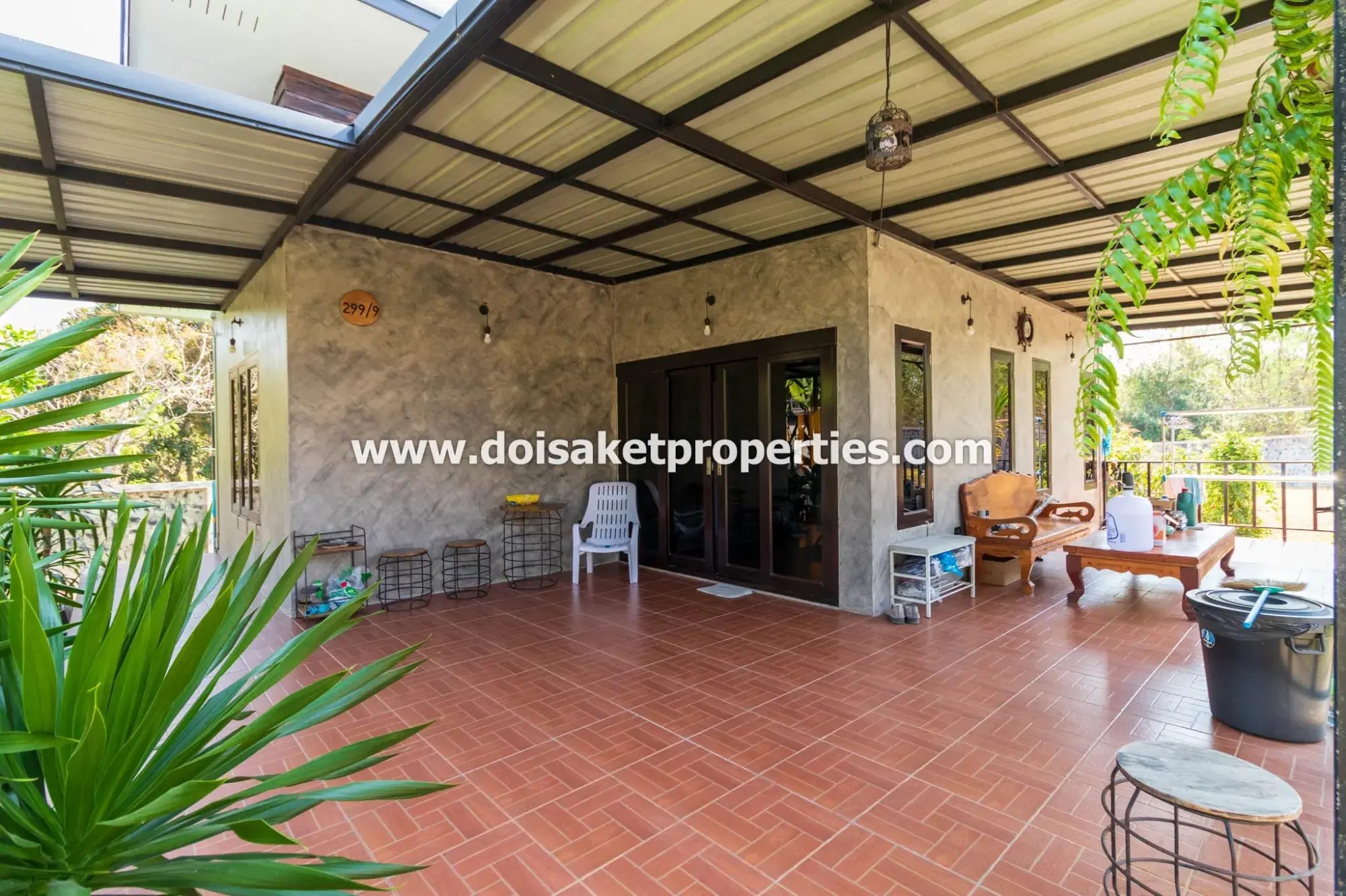 (HS365-06) Beautifully-Designed 4-Bedroom Modern Home with 2-Bedroom Guest House for Sale in Luang Nuea, Doi Saket