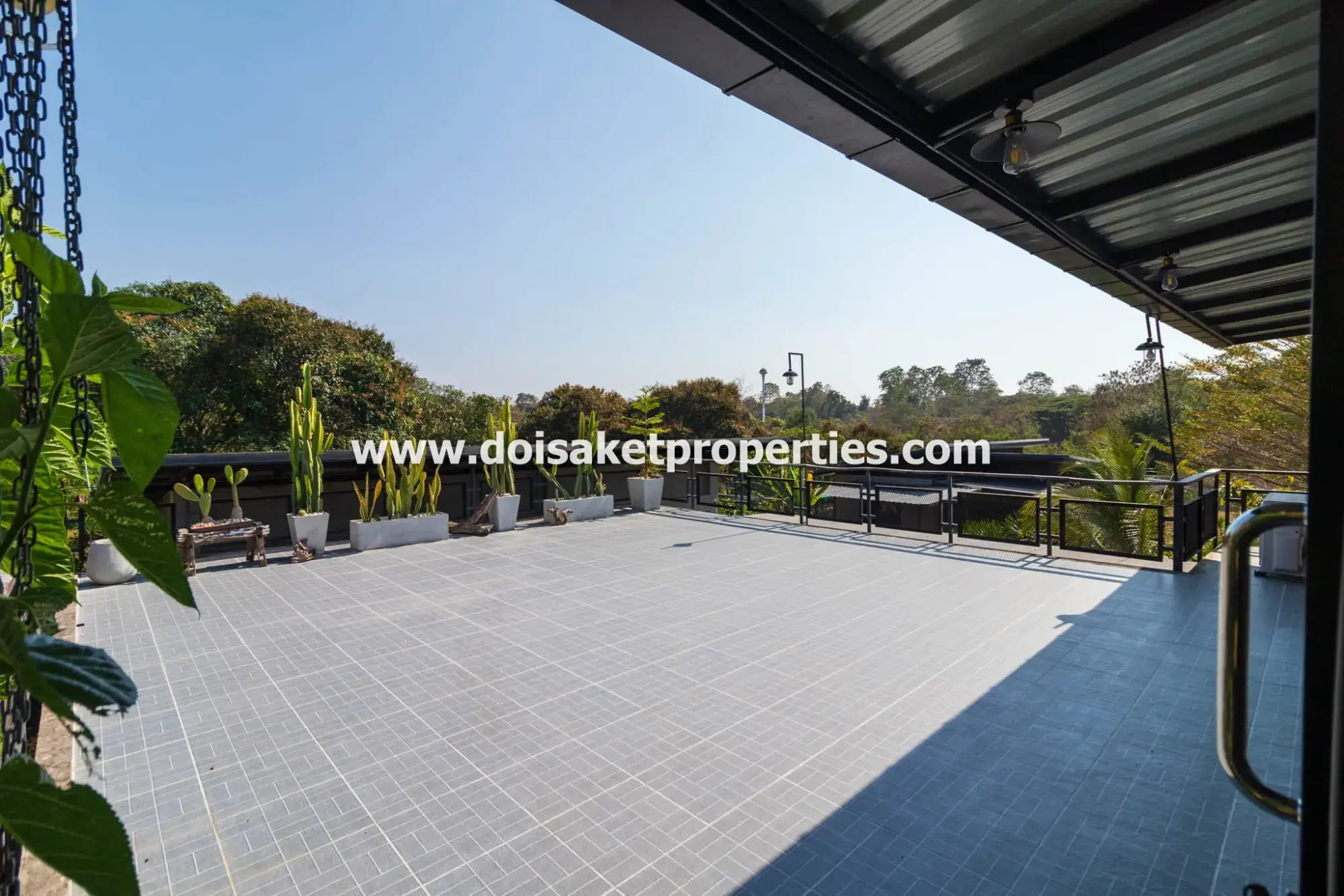 (HS365-06) Beautifully-Designed 4-Bedroom Modern Home with 2-Bedroom Guest House for Sale in Luang Nuea, Doi Saket