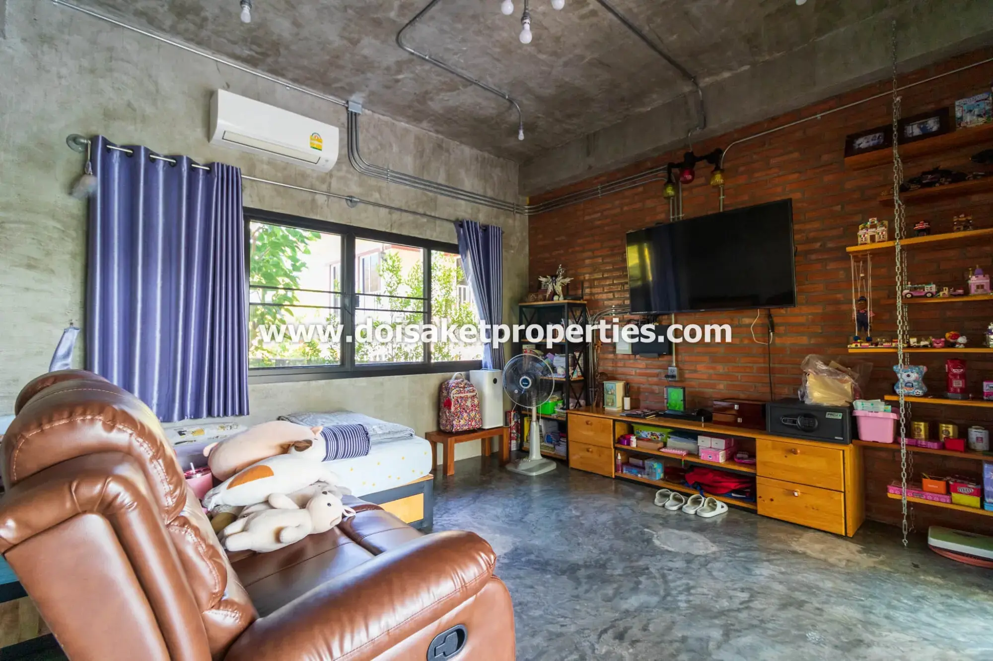 (HS365-06) Beautifully-Designed 4-Bedroom Modern Home with 2-Bedroom Guest House for Sale in Luang Nuea, Doi Saket