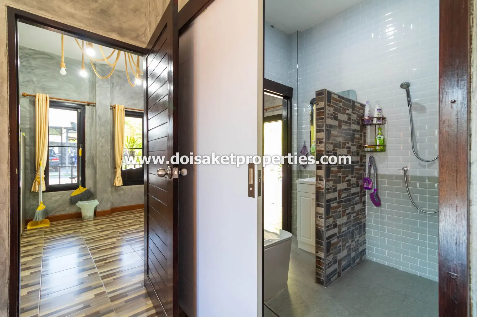 (HS365-06) Beautifully-Designed 4-Bedroom Modern Home with 2-Bedroom Guest House for Sale in Luang Nuea, Doi Saket