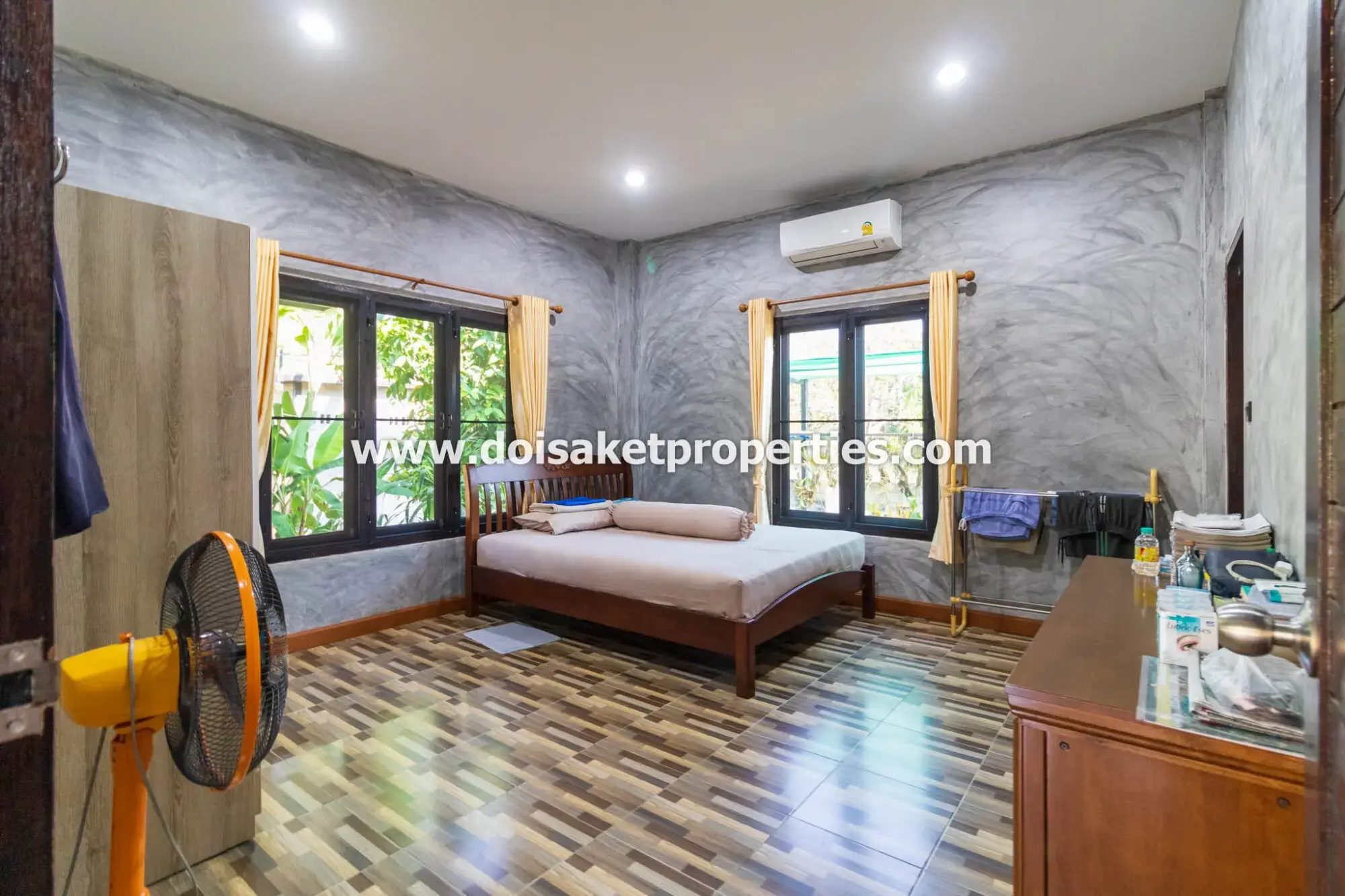 (HS365-06) Beautifully-Designed 4-Bedroom Modern Home with 2-Bedroom Guest House for Sale in Luang Nuea, Doi Saket