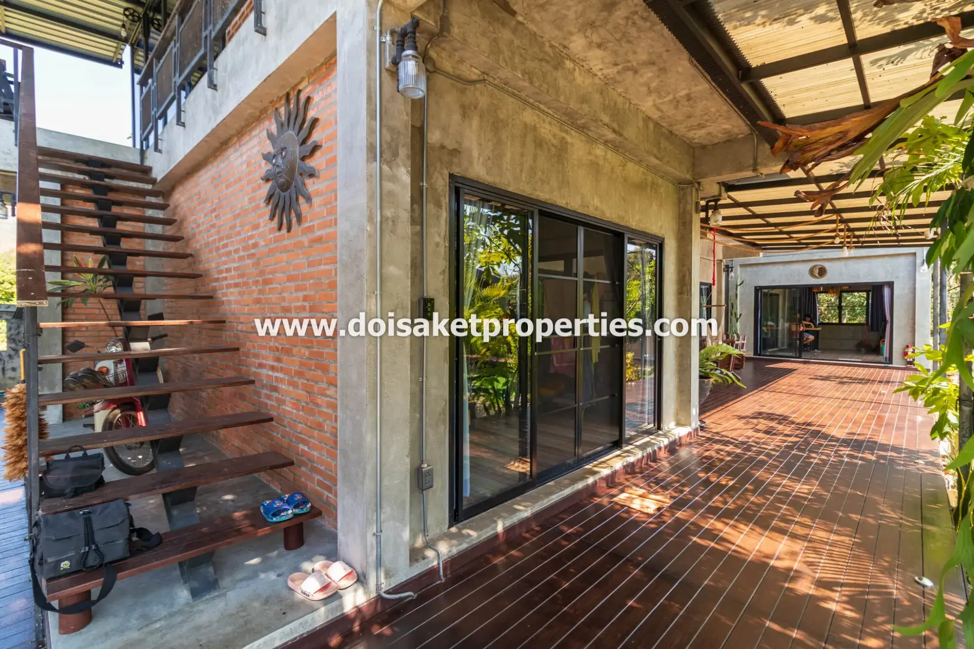 (HS365-06) Beautifully-Designed 4-Bedroom Modern Home with 2-Bedroom Guest House for Sale in Luang Nuea, Doi Saket