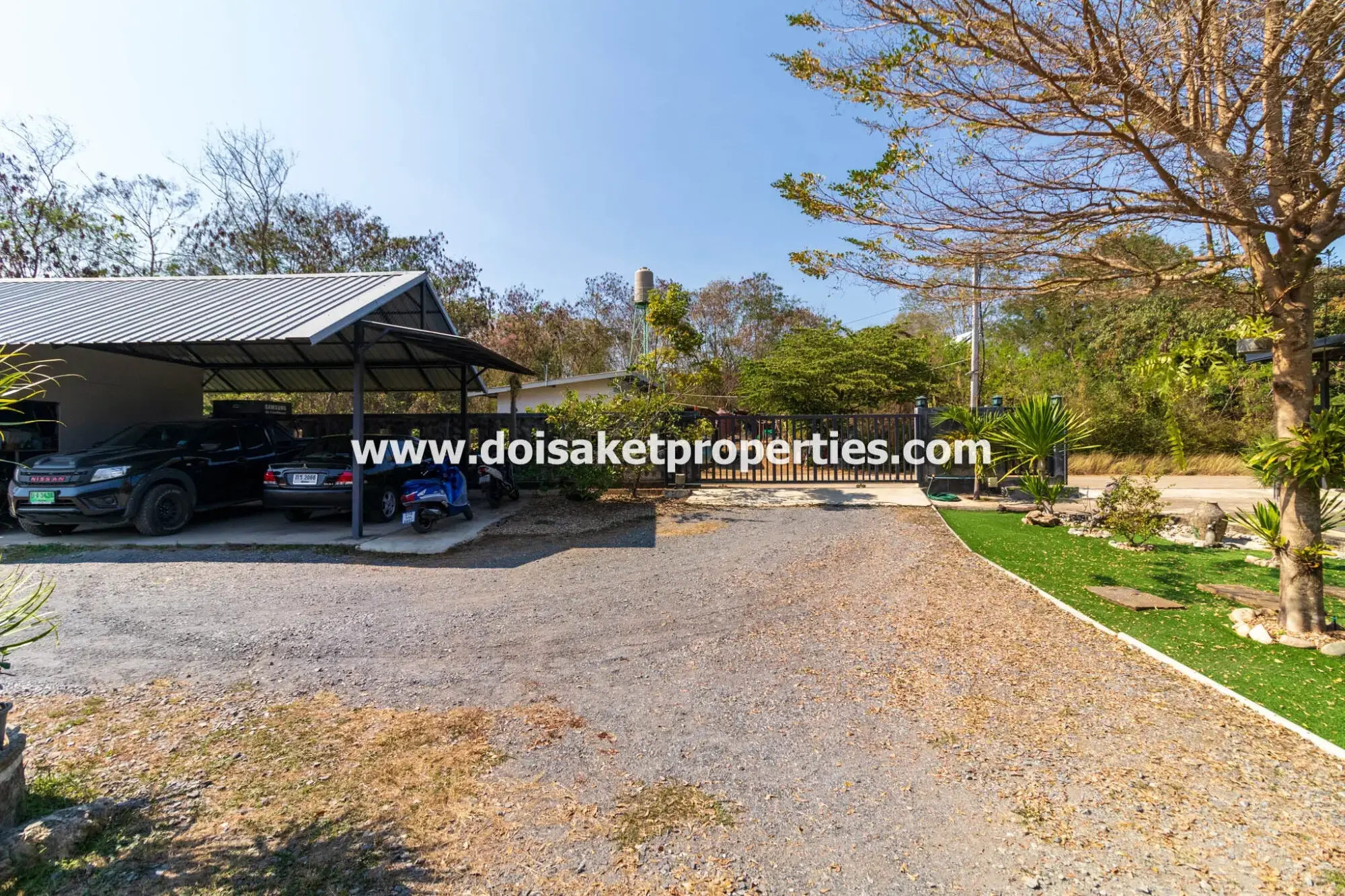 (HS365-06) Beautifully-Designed 4-Bedroom Modern Home with 2-Bedroom Guest House for Sale in Luang Nuea, Doi Saket
