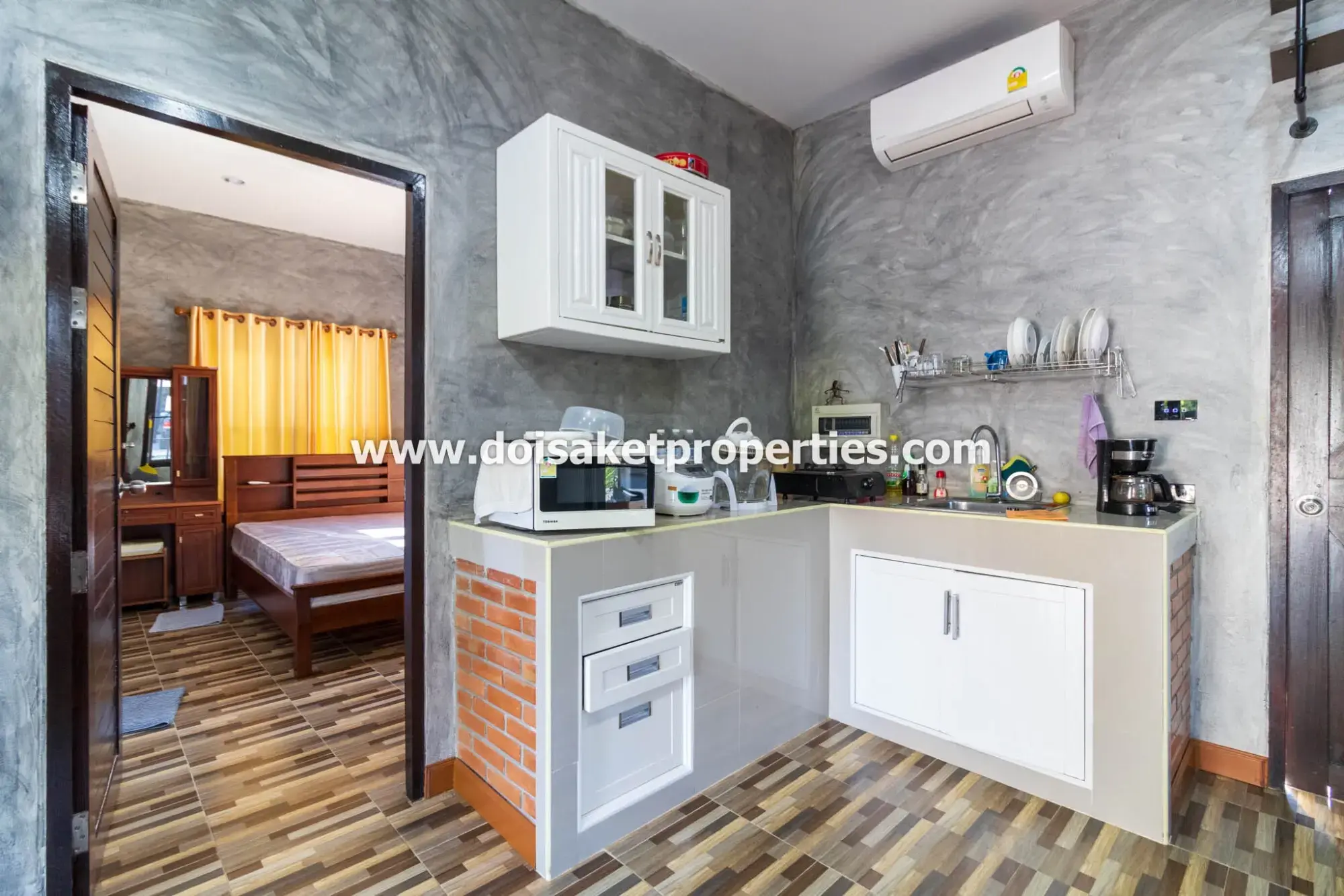 (HS365-06) Beautifully-Designed 4-Bedroom Modern Home with 2-Bedroom Guest House for Sale in Luang Nuea, Doi Saket