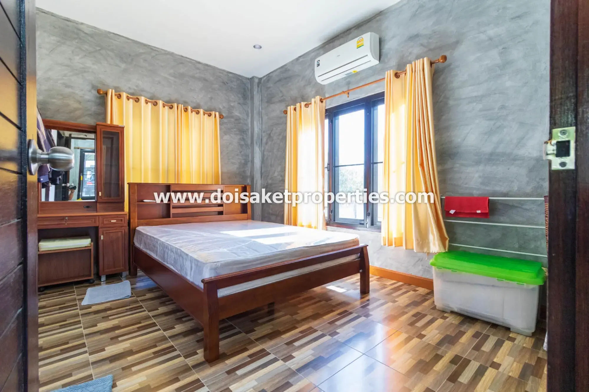 (HS365-06) Beautifully-Designed 4-Bedroom Modern Home with 2-Bedroom Guest House for Sale in Luang Nuea, Doi Saket