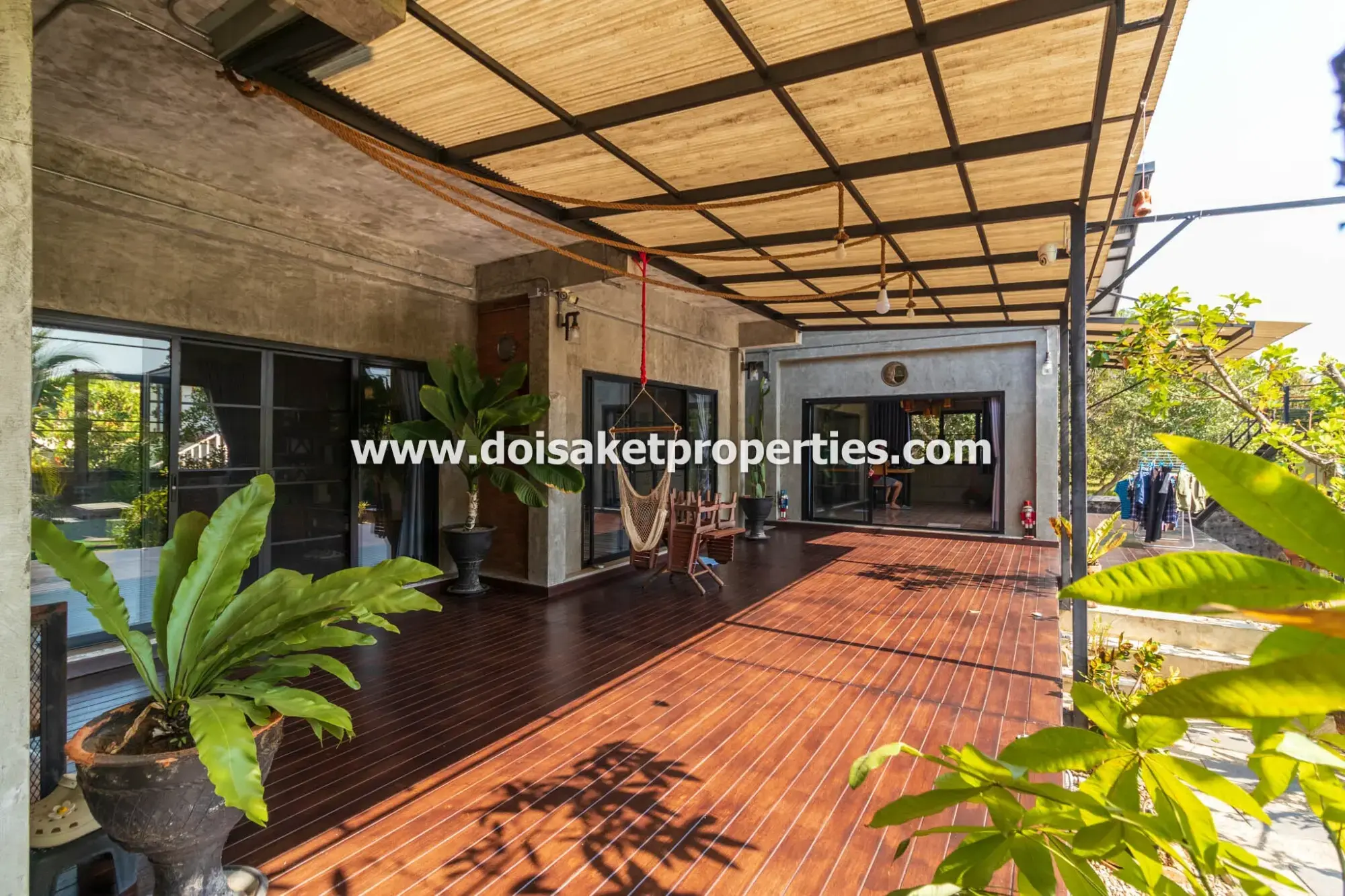 (HS365-06) Beautifully-Designed 4-Bedroom Modern Home with 2-Bedroom Guest House for Sale in Luang Nuea, Doi Saket