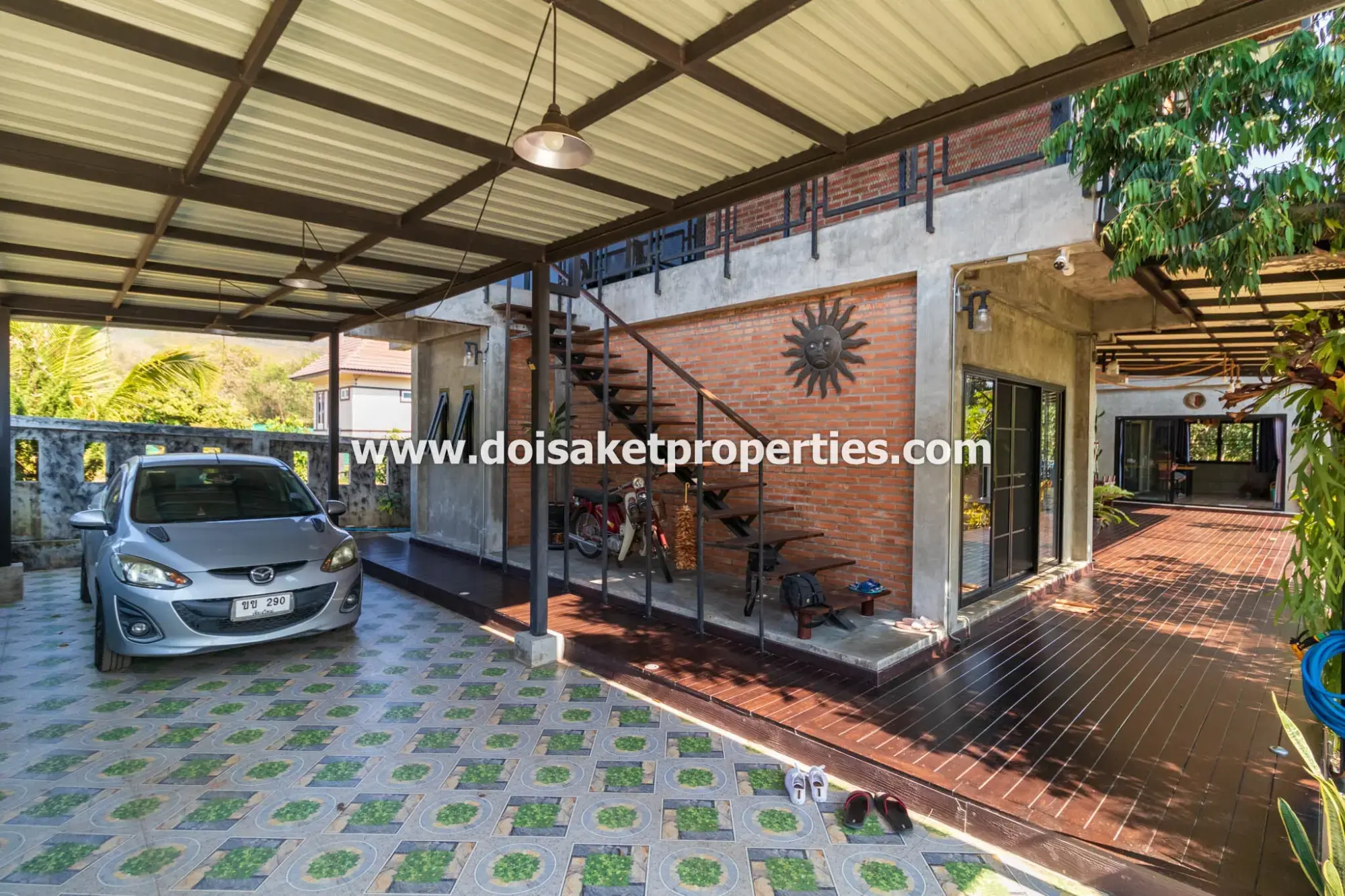 (HS365-06) Beautifully-Designed 4-Bedroom Modern Home with 2-Bedroom Guest House for Sale in Luang Nuea, Doi Saket