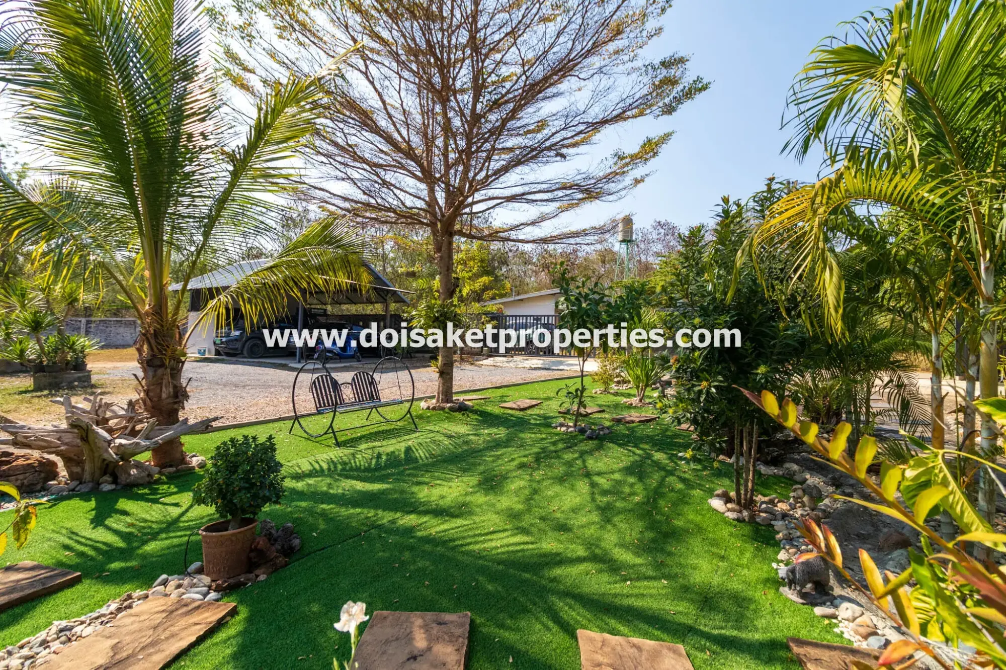 (HS365-06) Beautifully-Designed 4-Bedroom Modern Home with 2-Bedroom Guest House for Sale in Luang Nuea, Doi Saket