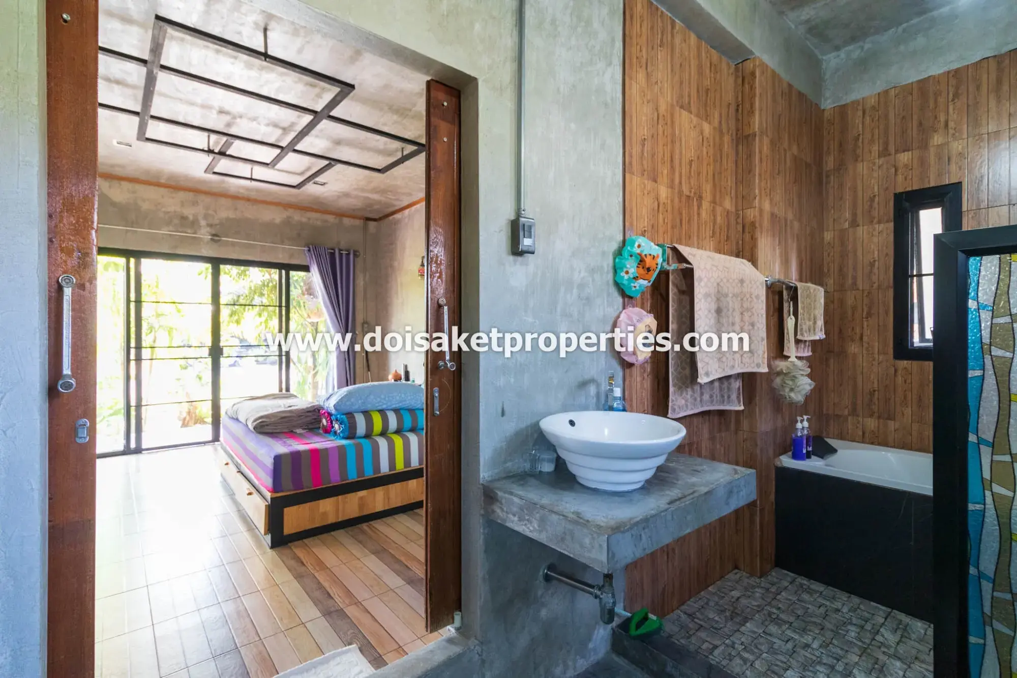(HS365-06) Beautifully-Designed 4-Bedroom Modern Home with 2-Bedroom Guest House for Sale in Luang Nuea, Doi Saket