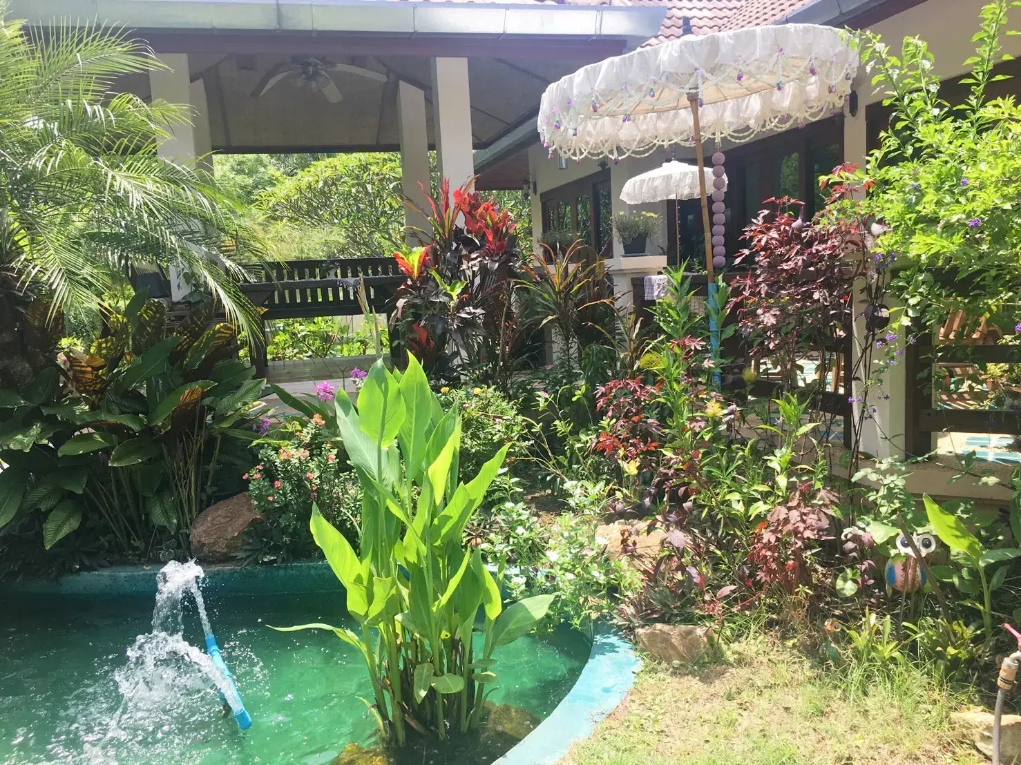 (HS369-02)  Nice 2 Bedroom Bungalow on a Lake for Sale in On Tai, San Kamphaeng, Chiang Mai