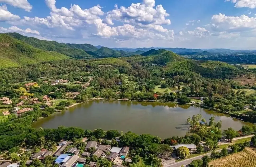 (HS369-02)  Nice 2 Bedroom Bungalow on a Lake for Sale in On Tai, San Kamphaeng, Chiang Mai