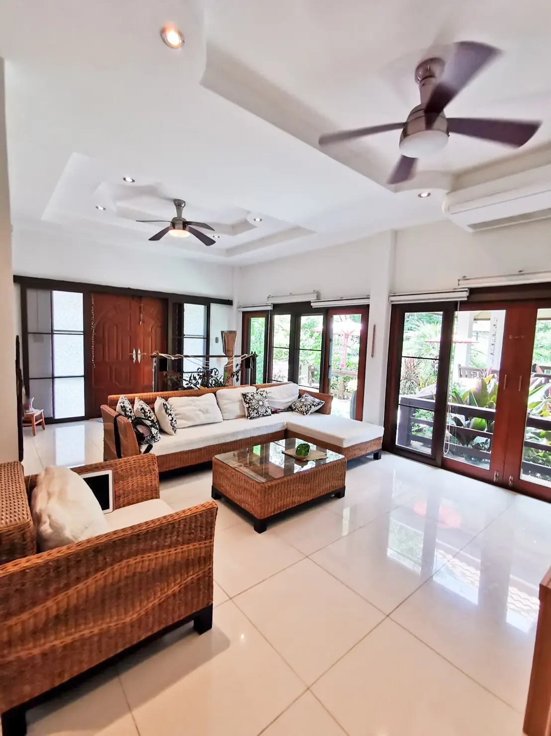 (HS369-02)  Nice 2 Bedroom Bungalow on a Lake for Sale in On Tai, San Kamphaeng, Chiang Mai
