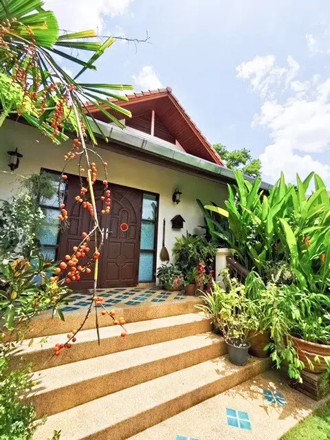 (HS369-02)  Nice 2 Bedroom Bungalow on a Lake for Sale in On Tai, San Kamphaeng, Chiang Mai
