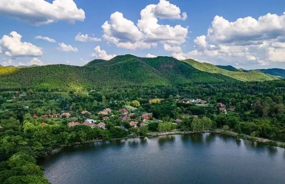 (HS369-02)  Nice 2 Bedroom Bungalow on a Lake for Sale in On Tai, San Kamphaeng, Chiang Mai
