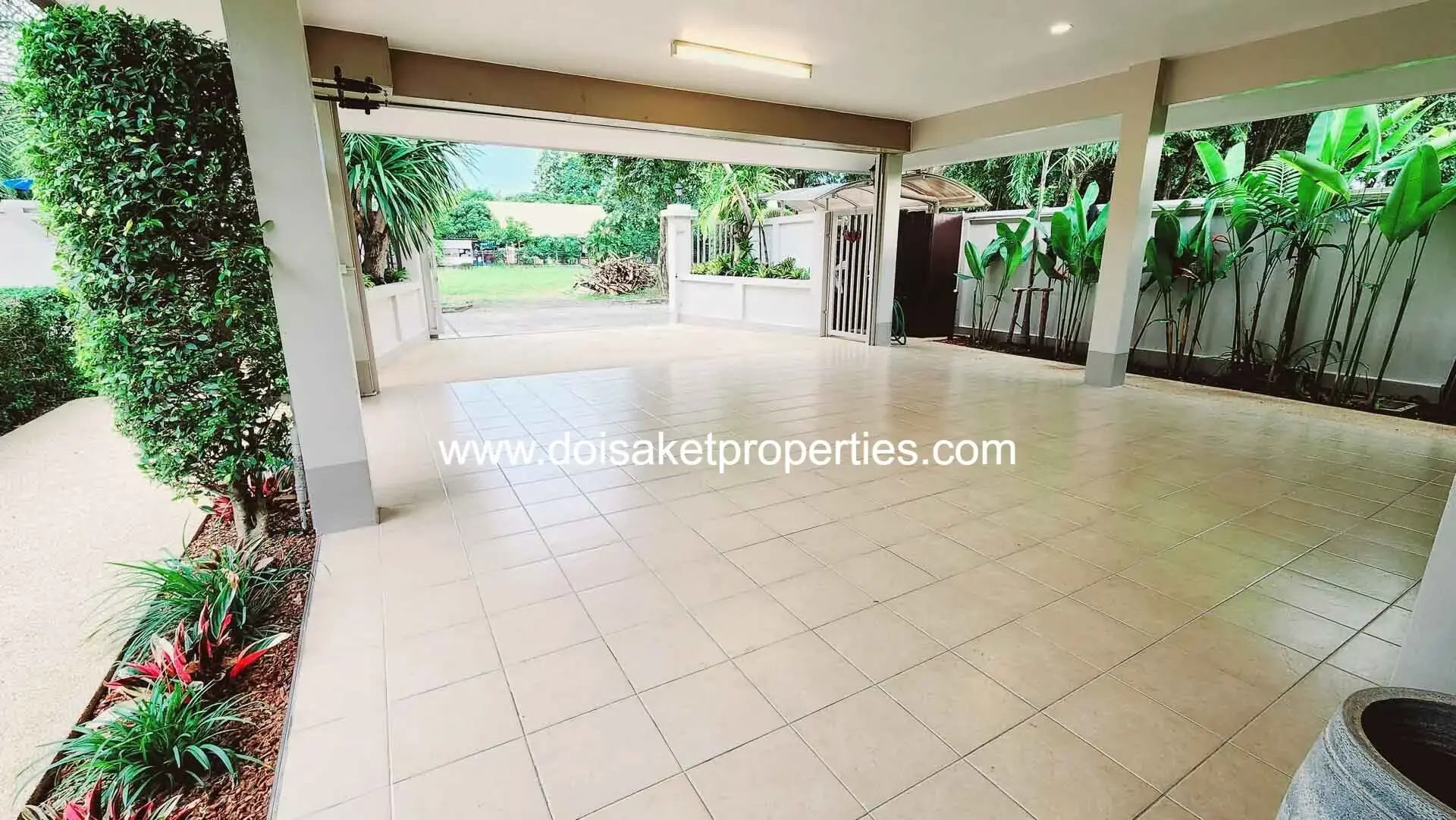 (HS372-05) Beautiful 5 Bedroom Pool Villa With A Large Garden In Doi Saket