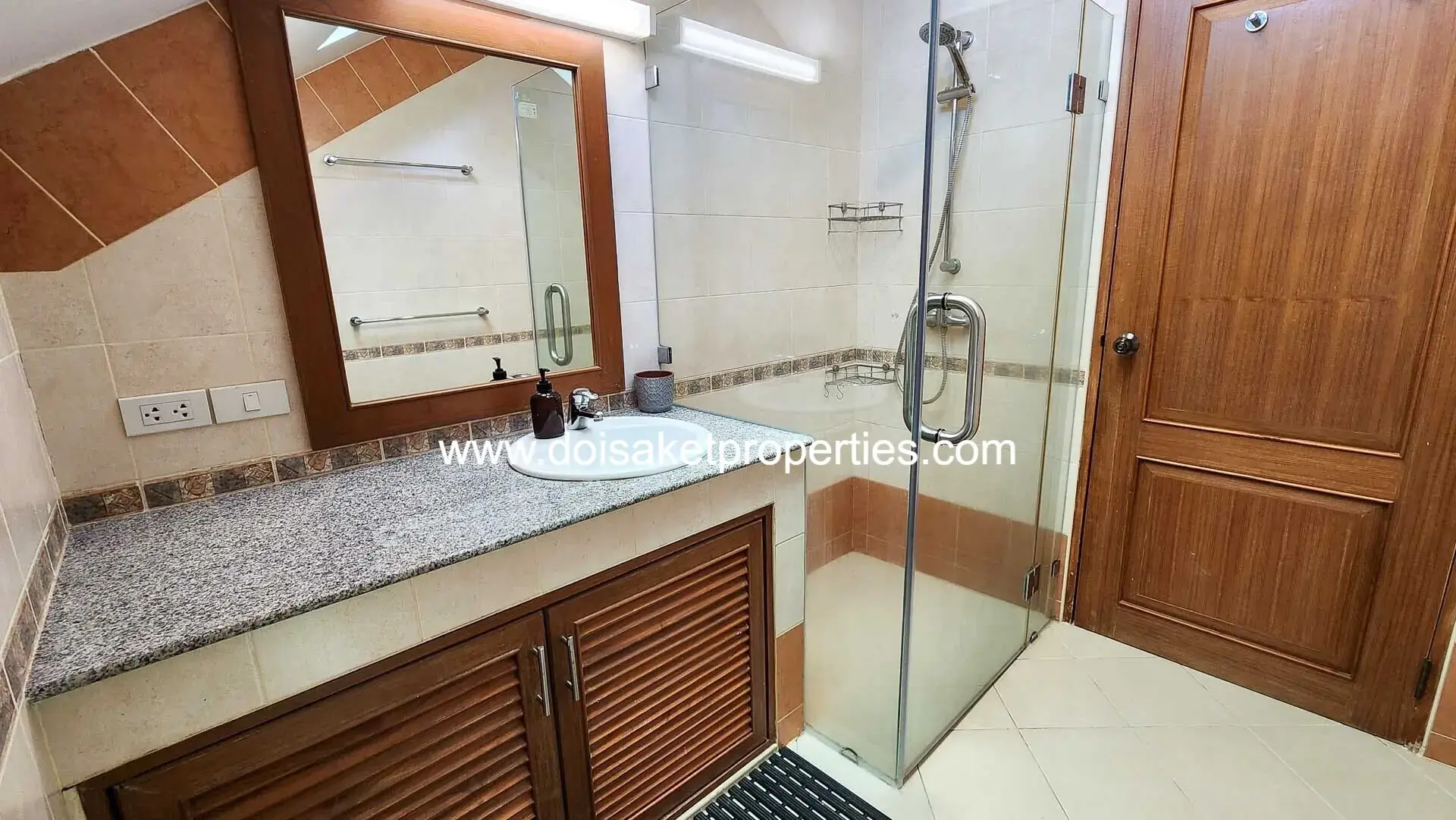 (HS372-05) Beautiful 5 Bedroom Pool Villa With A Large Garden In Doi Saket
